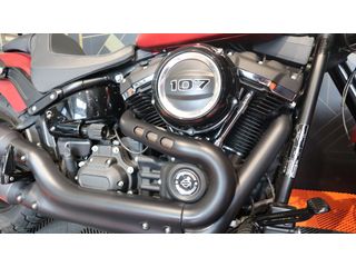 HARLEY-DAVIDSON SOFTAIL FAT BOB COULEUR/rouge