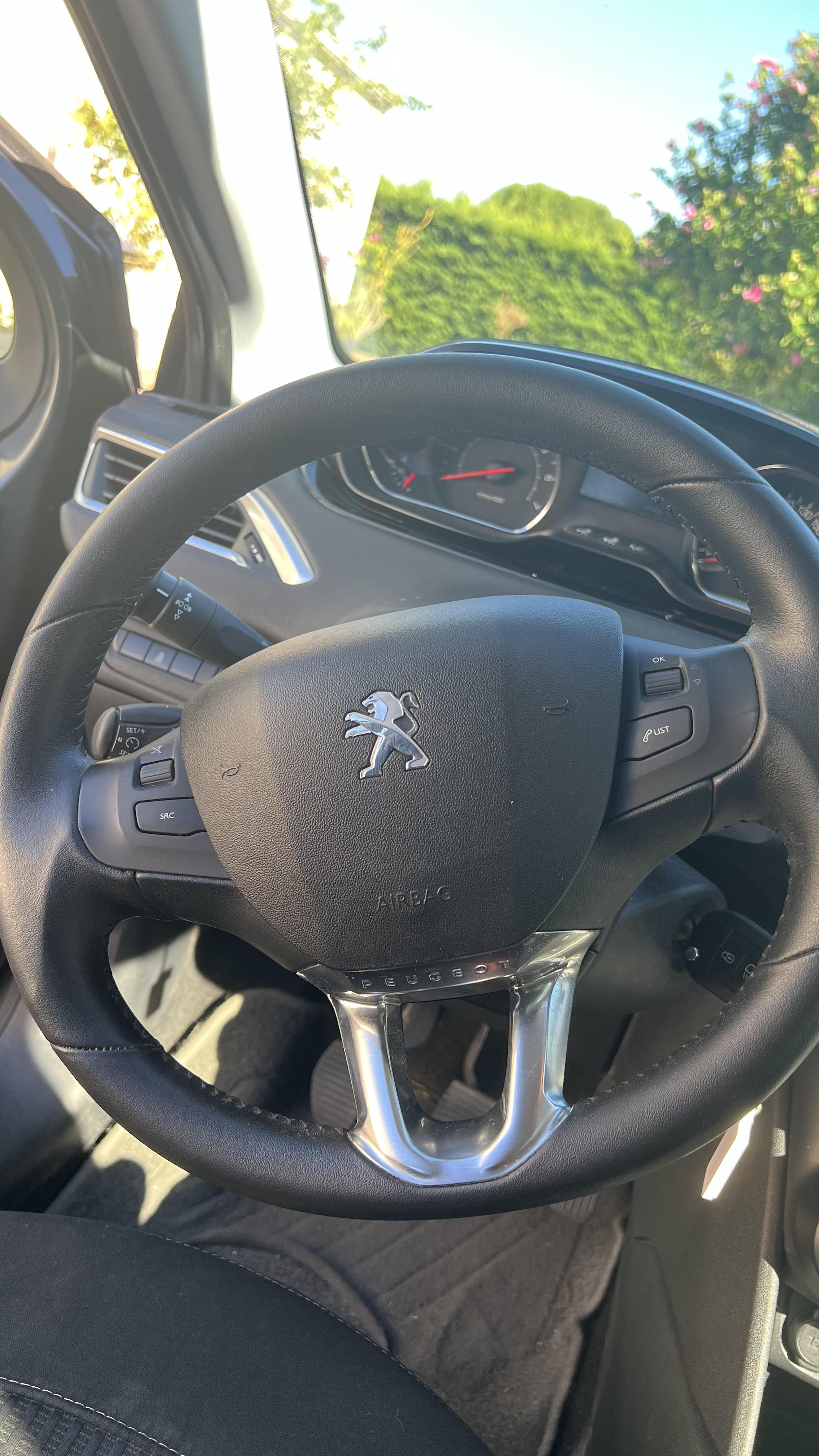 Peugeot 208 (2) 1.2 PURETECH 82 STYLE 5P