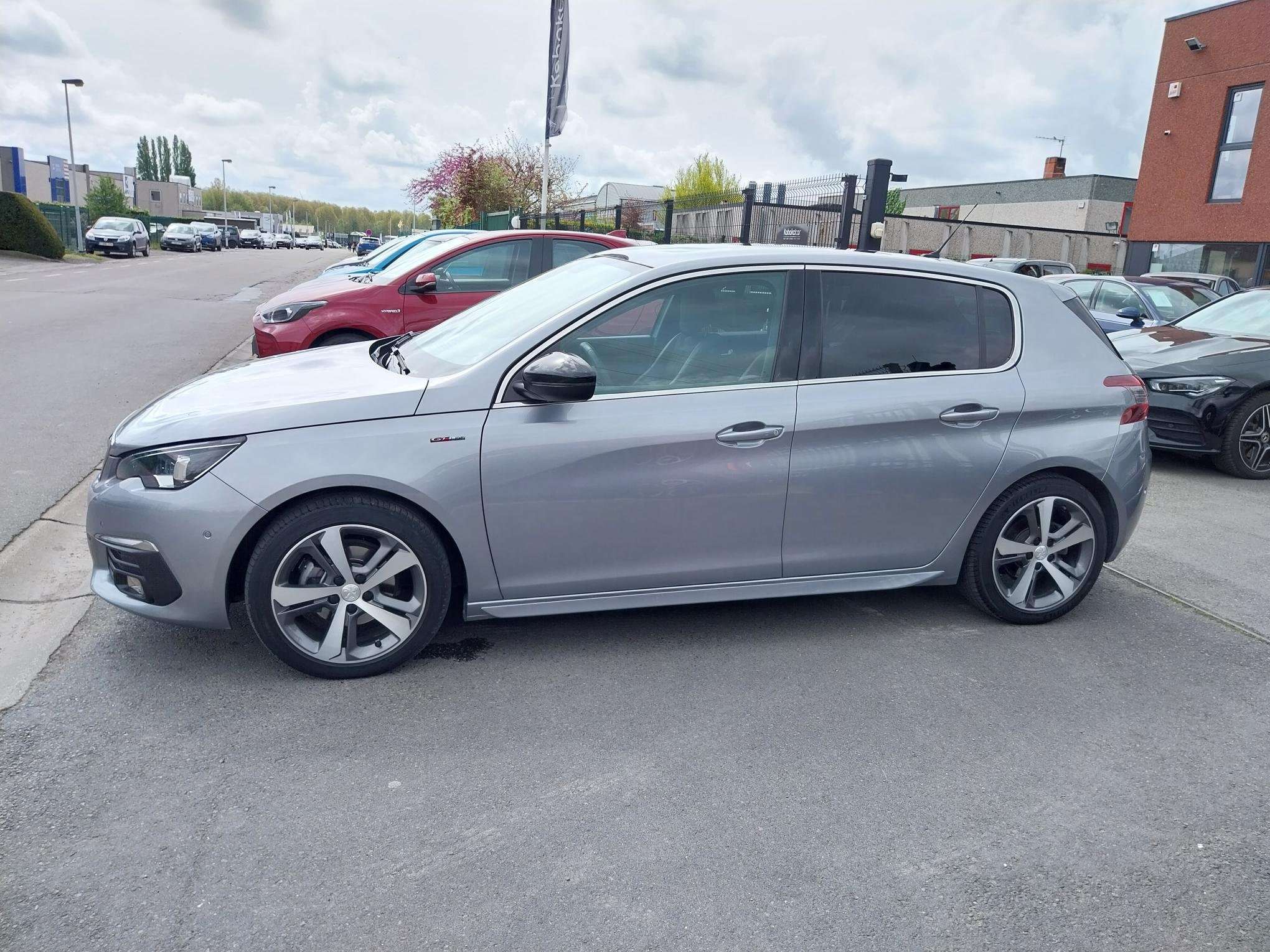 Peugeot 308 1.2 PureTech GT Line /NAVI-CLIM-CAMERA-TOIT PANO/