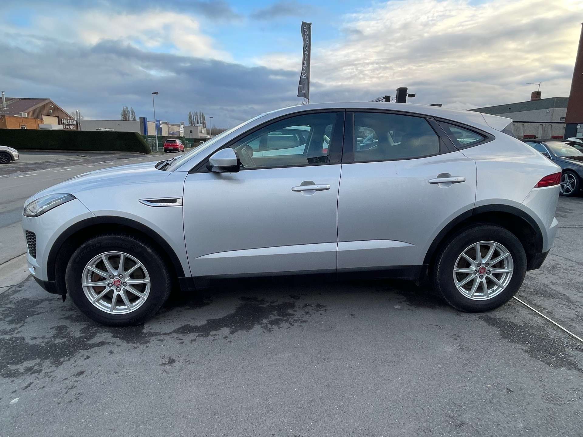 Jaguar E-Pace 2.0 D SE (EU6.2) // TVA RECUPERABLE // GARANTIE