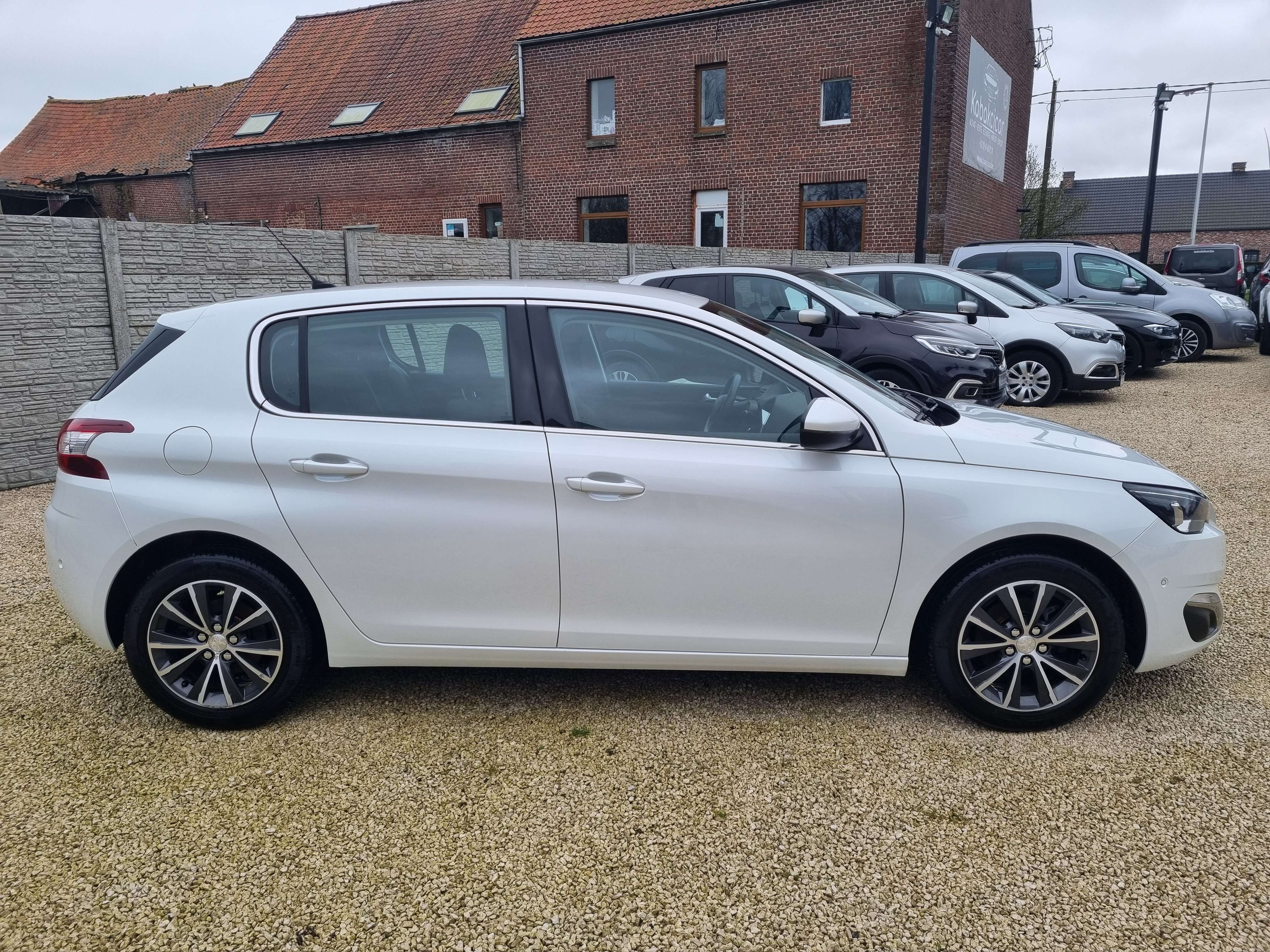 Peugeot 308 1.2 // Allure //CARNET//GPS//CAMERA//GARANTIE 12M