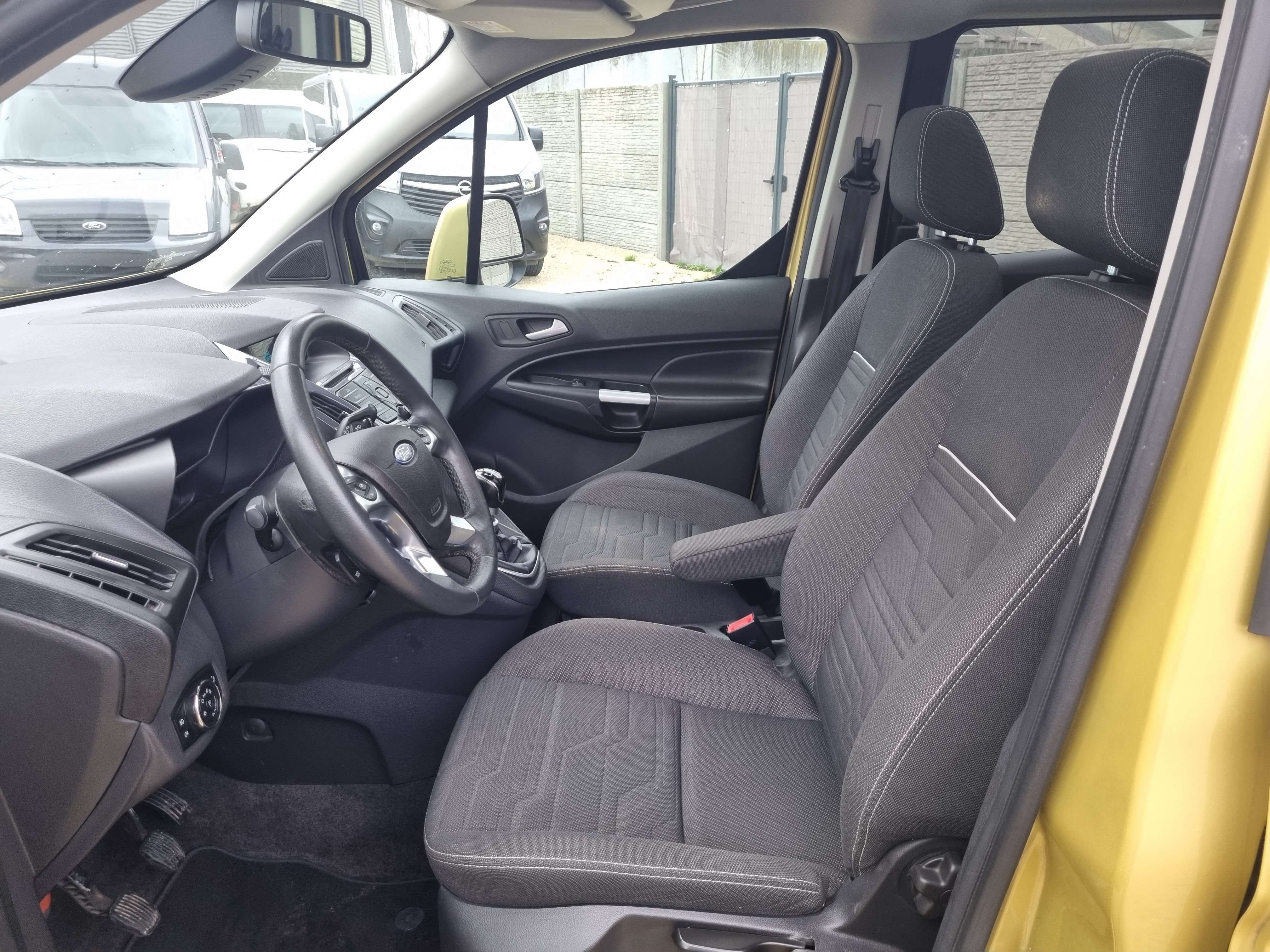 Ford Tourneo Connect titanium//CLIM//USB//TOIT PANO//GARANTIE 12M