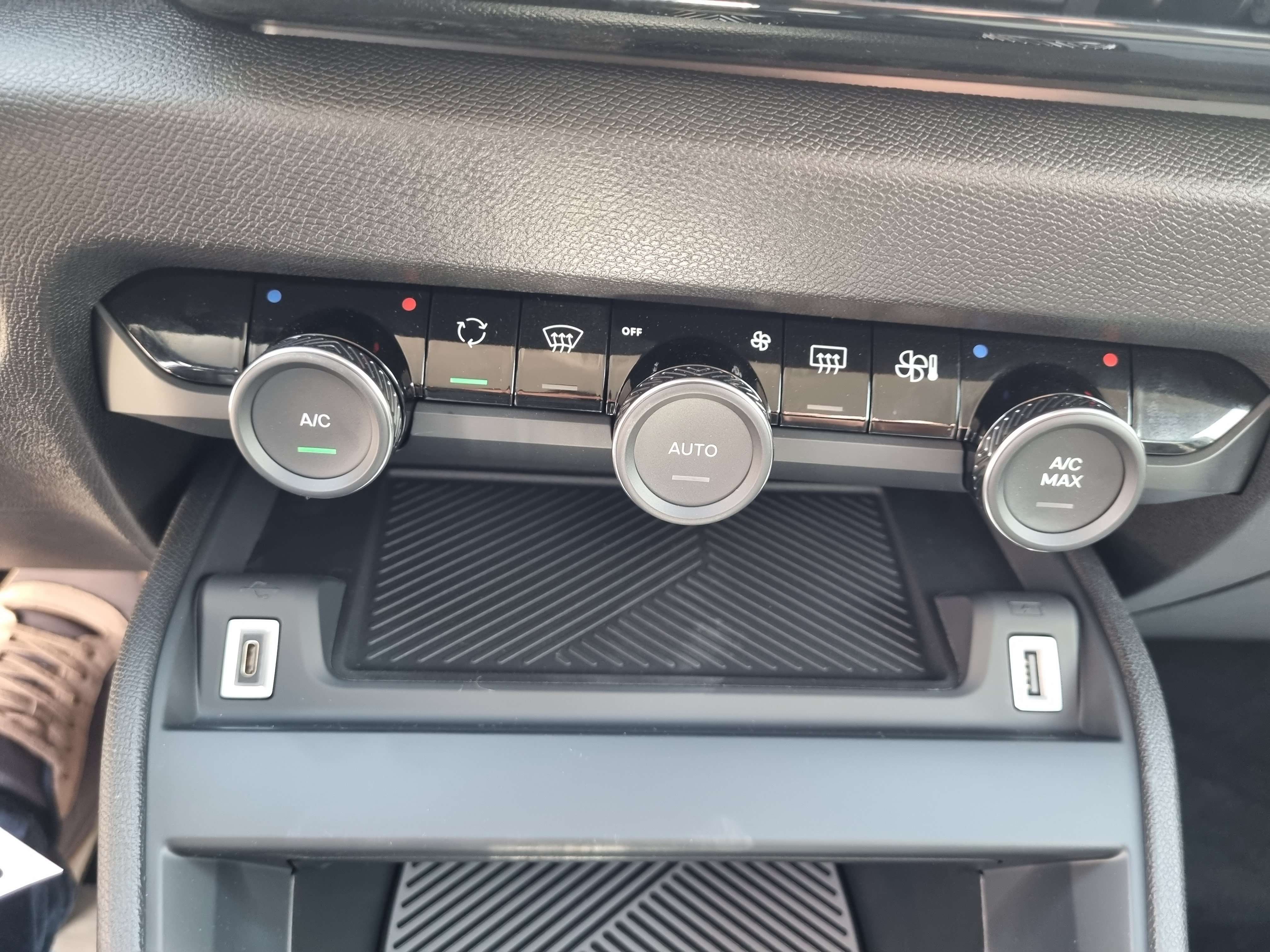 Citroen C4 1.2 VEHICULE NEUF/CARPLAY/GARANTIES 24 MOIS