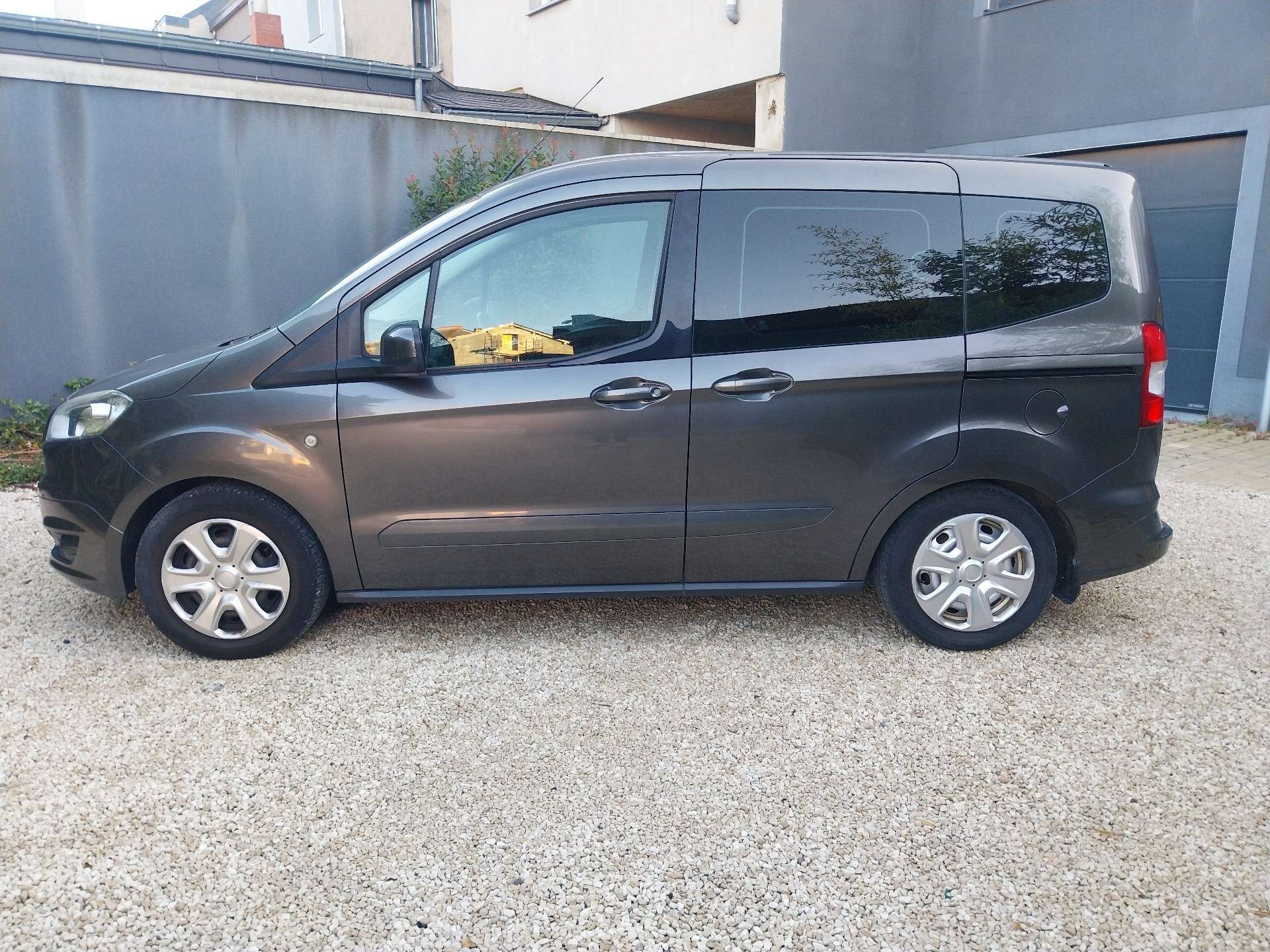 Ford Tourneo Courier 1.0 EcoBoost 100 - Ludospace Ideal Famille économique - Garantie 12 Mois avec Entretien Effectué - Zone LEZ Ok