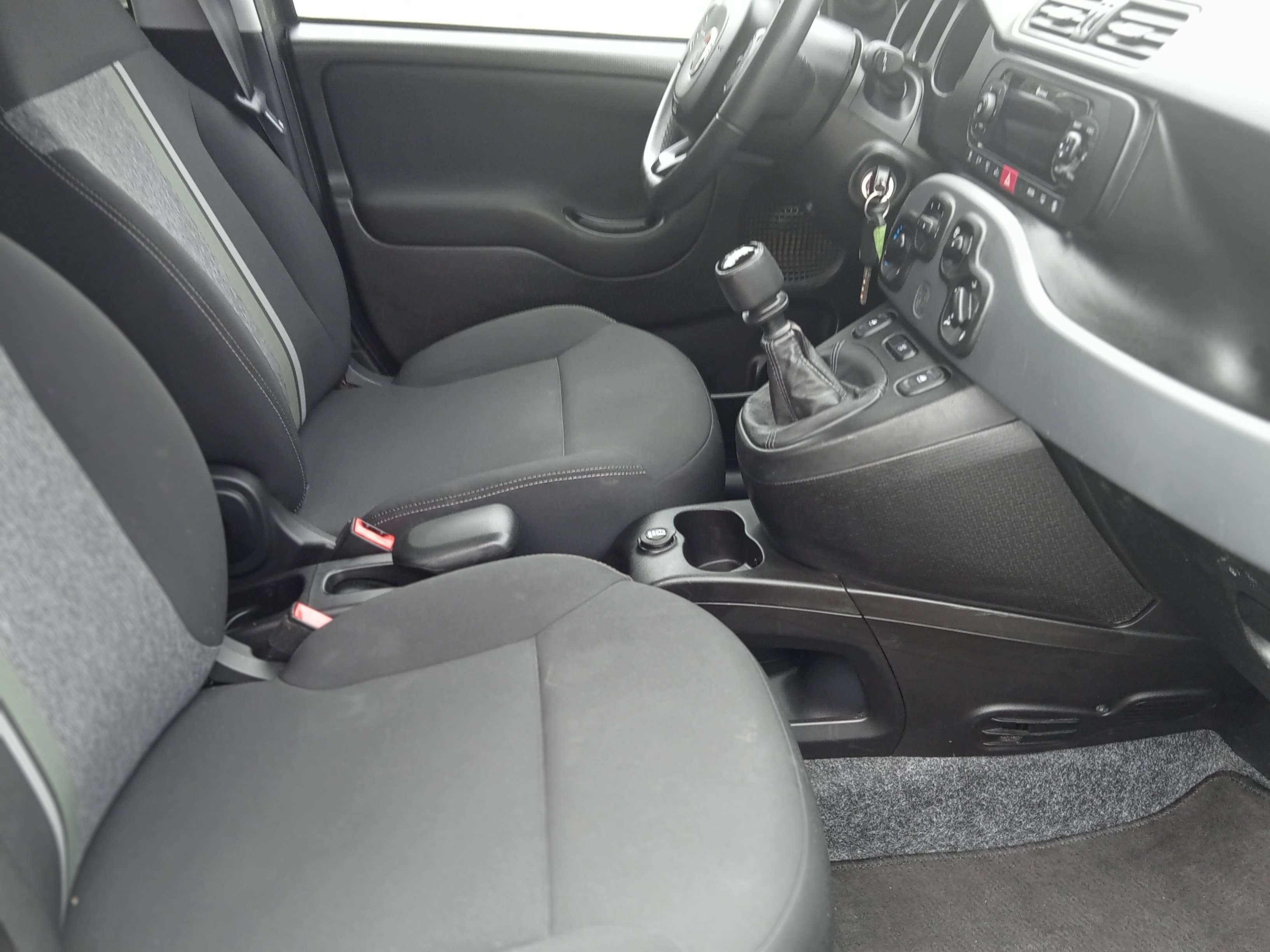 Fiat Panda 1.2 CROSS / A.C / RADIO /CAPTEURS AR/GARANTIE 1AN