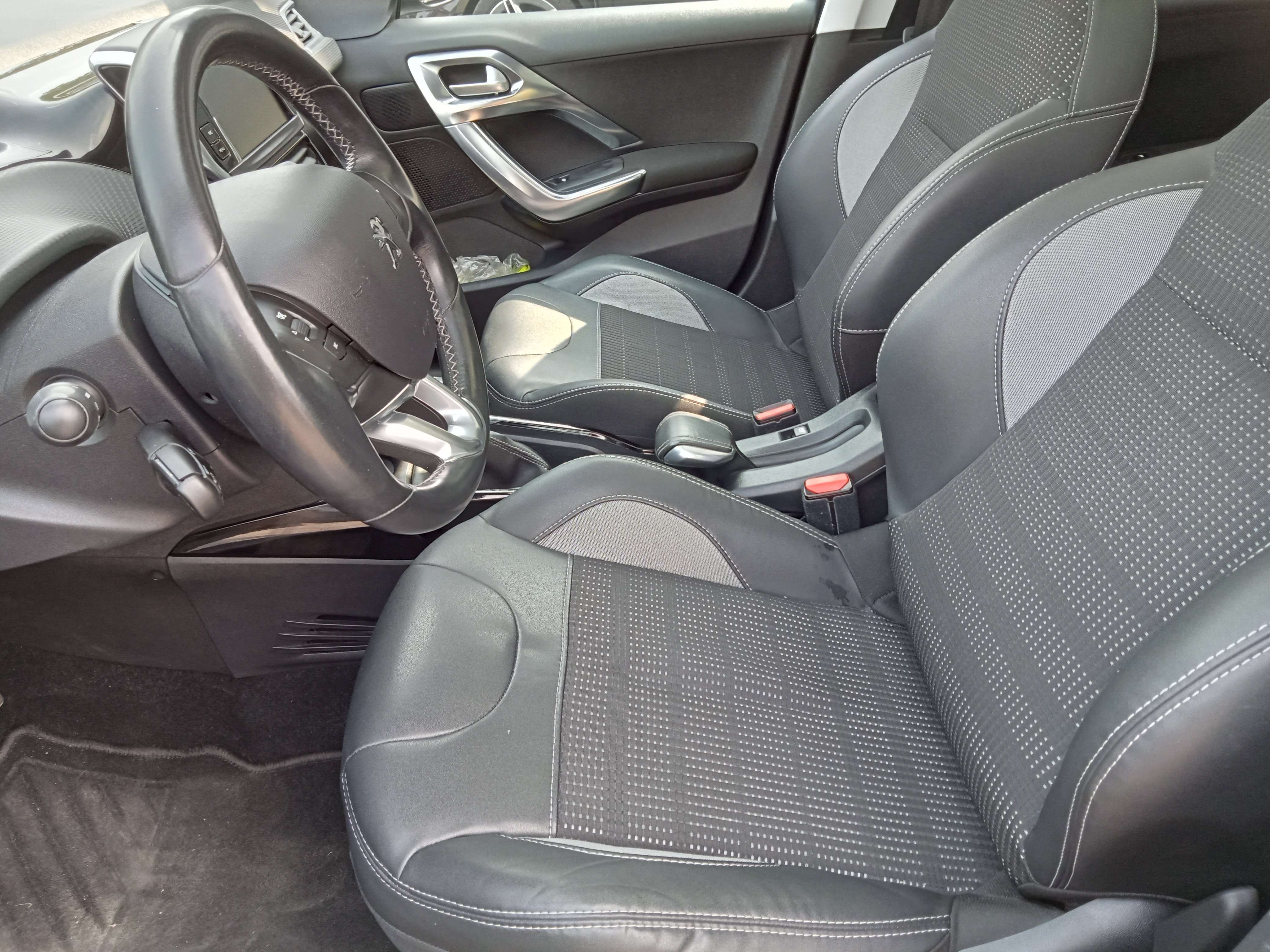 Peugeot 2008 1.6 BlueHDi 100ch/TOIT PANO/GPS/CAPTAR/GARANTIE1AN