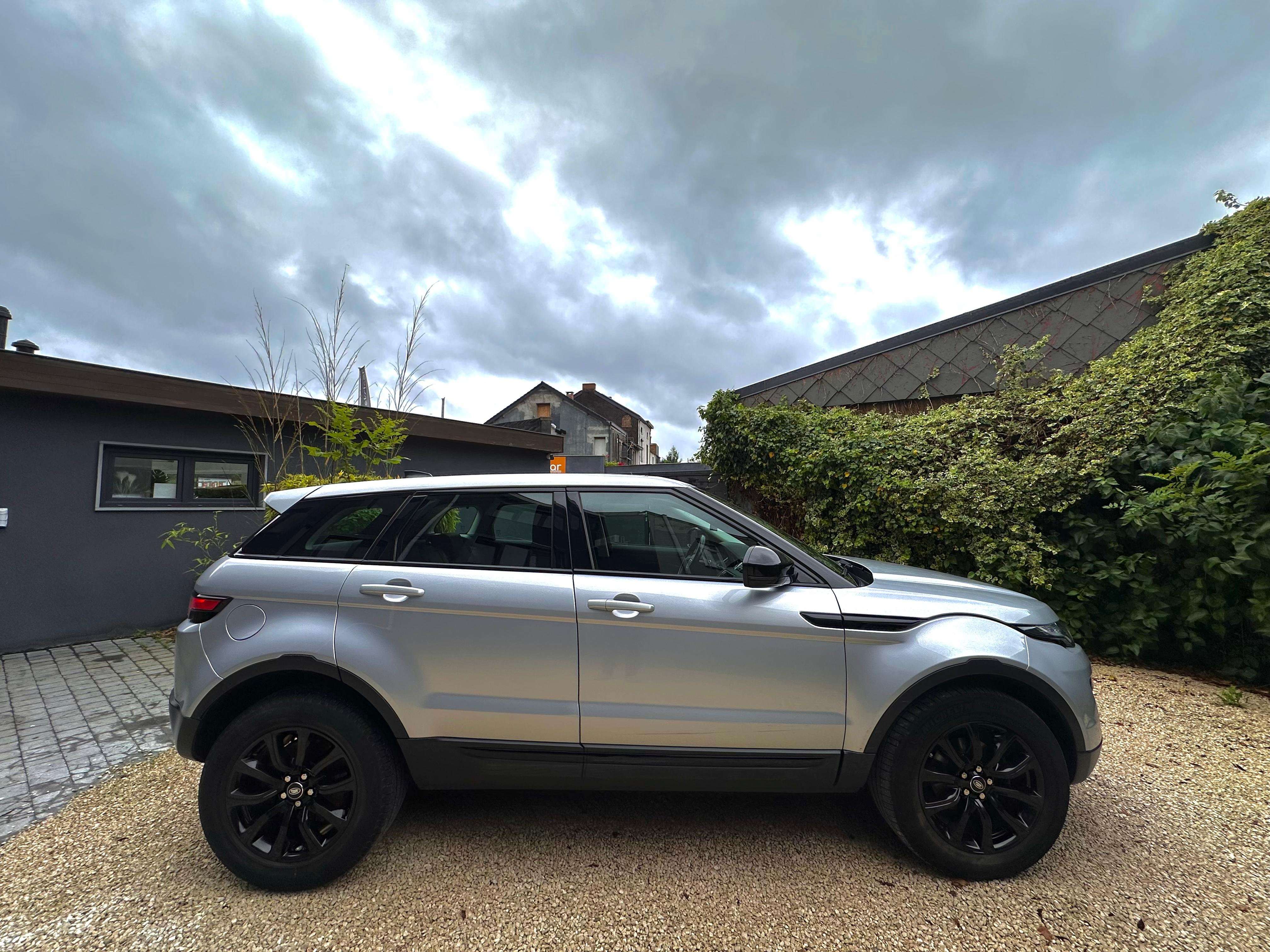 Land Rover Range Rover Evoque D150 - SUV Premium Accessible - Garantie 12 Mois avec Entretien Effectué - Disponible Rapidement Zone LEZ Ok
