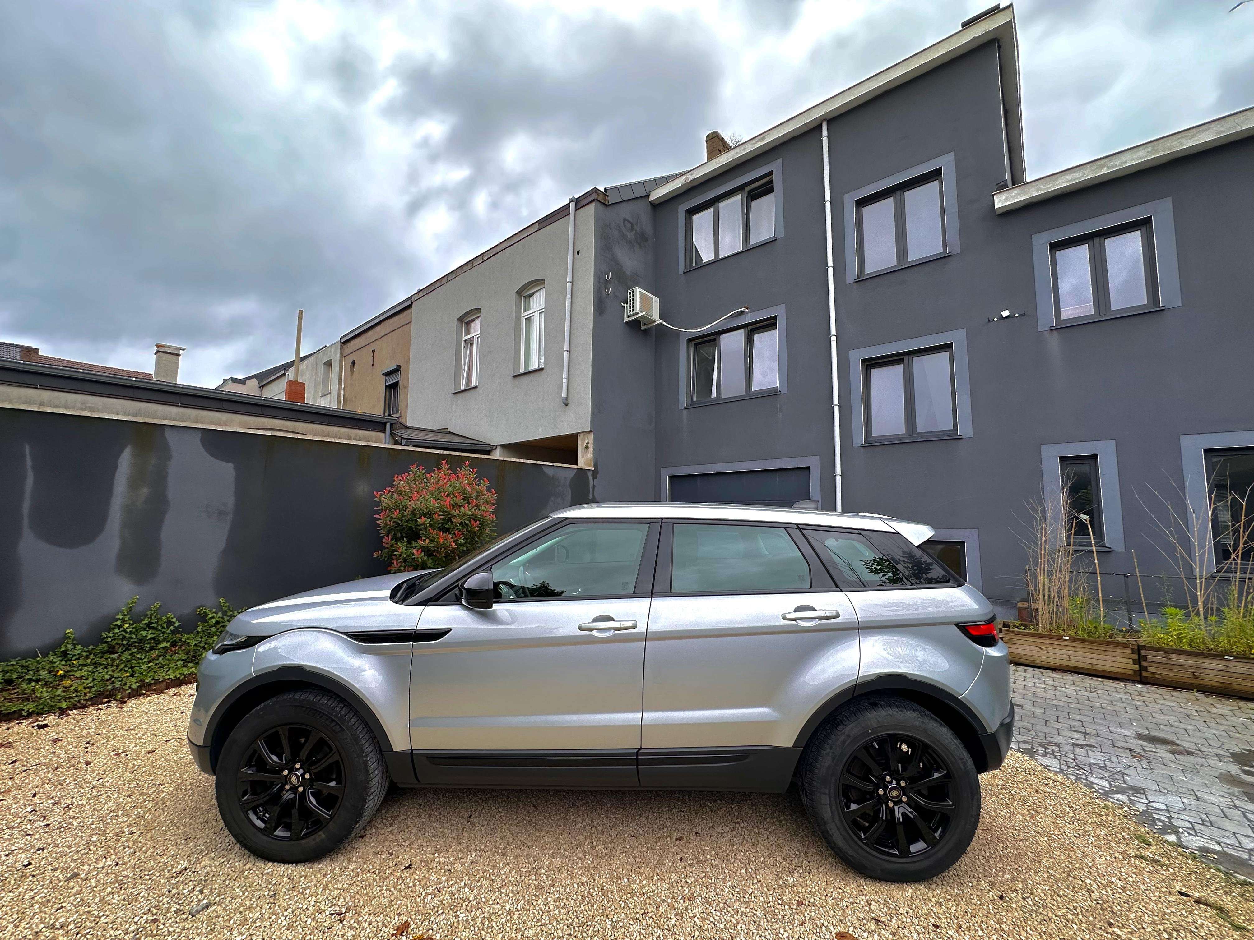 Land Rover Range Rover Evoque D150 - SUV Premium Accessible - Garantie 12 Mois avec Entretien Effectué - Disponible Rapidement Zone LEZ Ok