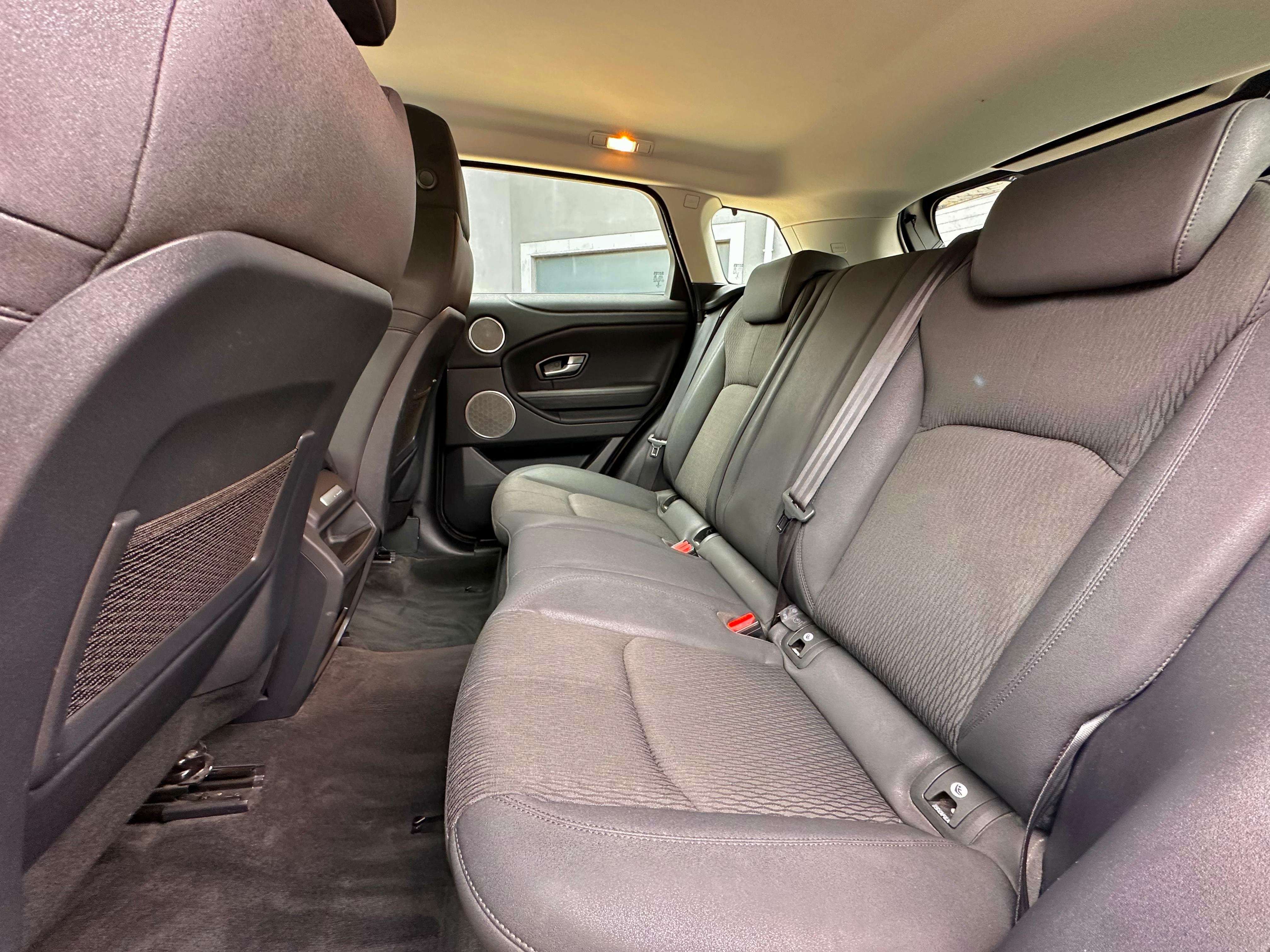 Land Rover Range Rover Evoque D150 - SUV Premium Accessible - Garantie 12 Mois avec Entretien Effectué - Disponible Rapidement Zone LEZ Ok