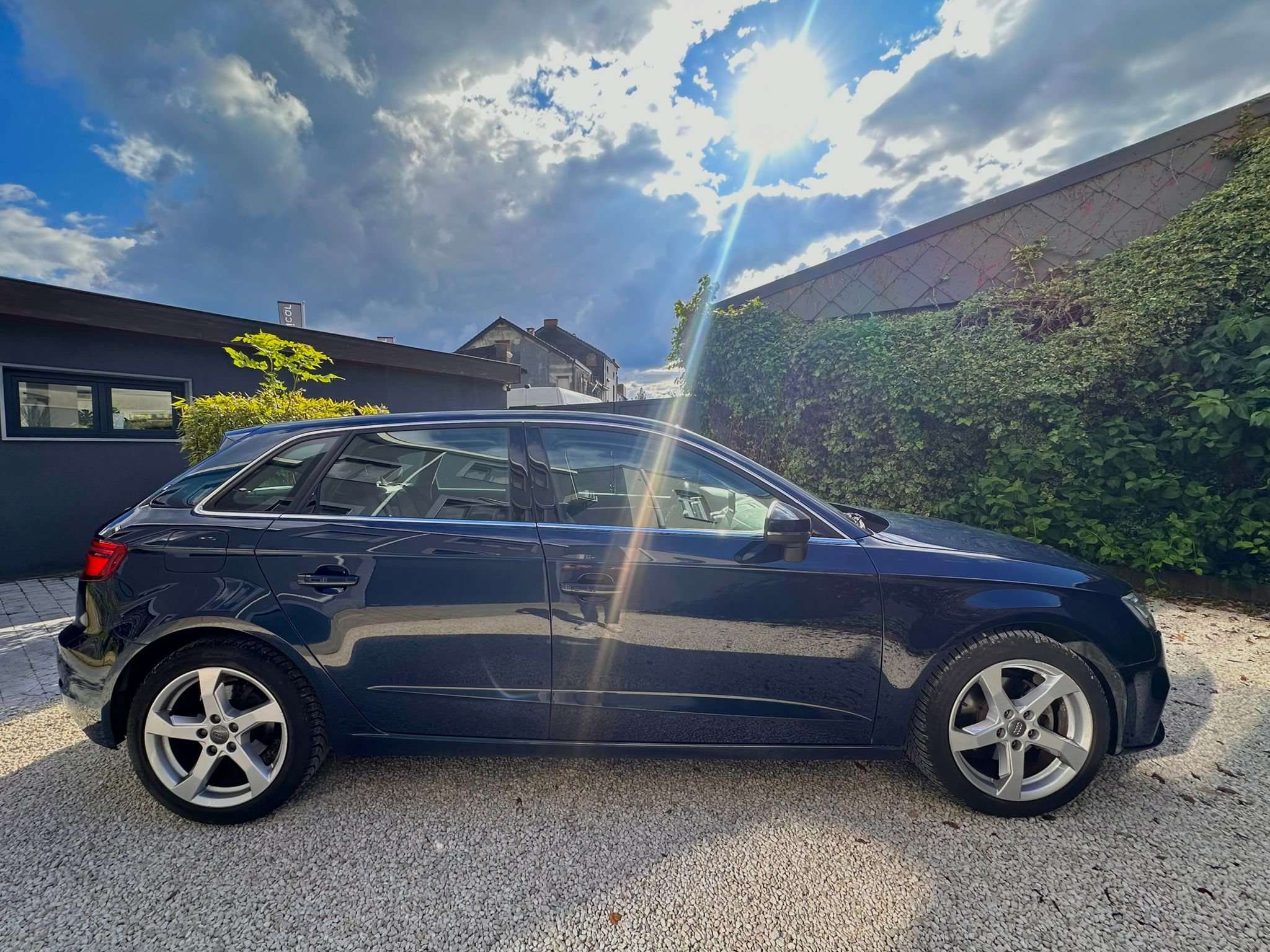 Audi A3 30 TFSI 116 - Faible KM avec TVA Récupérable - Garantie 12 Mois avec Entretien Effectué - Dispo Rapide - Zone LEZ Ok