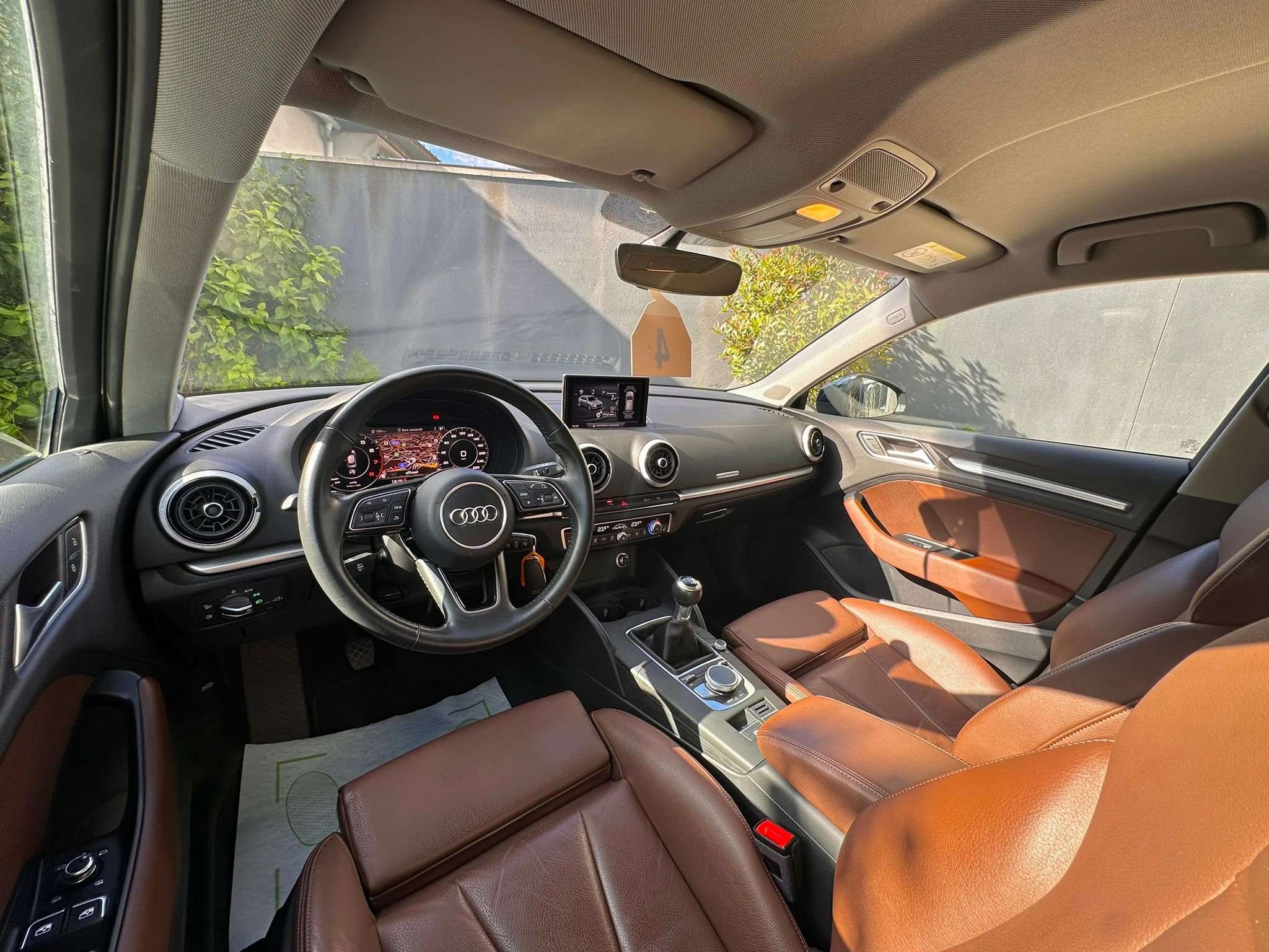 Audi A3 30 TFSI 116 - Faible KM avec TVA Récupérable - Garantie 12 Mois avec Entretien Effectué - Dispo Rapide - Zone LEZ Ok