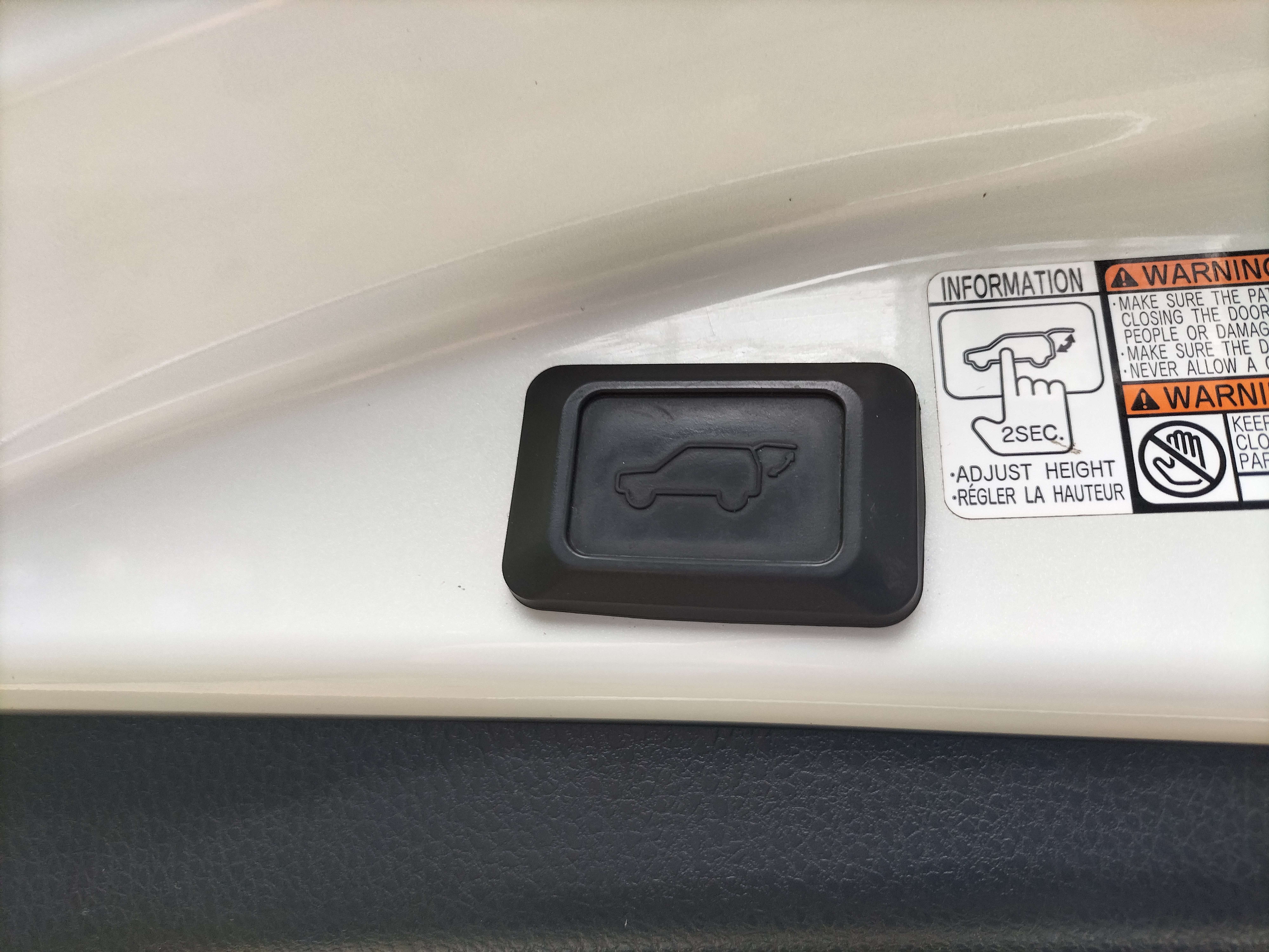 Toyota RAV 4 2.5i 2WD Hybrid - FULL CARNET - Garantie 12 MOIS