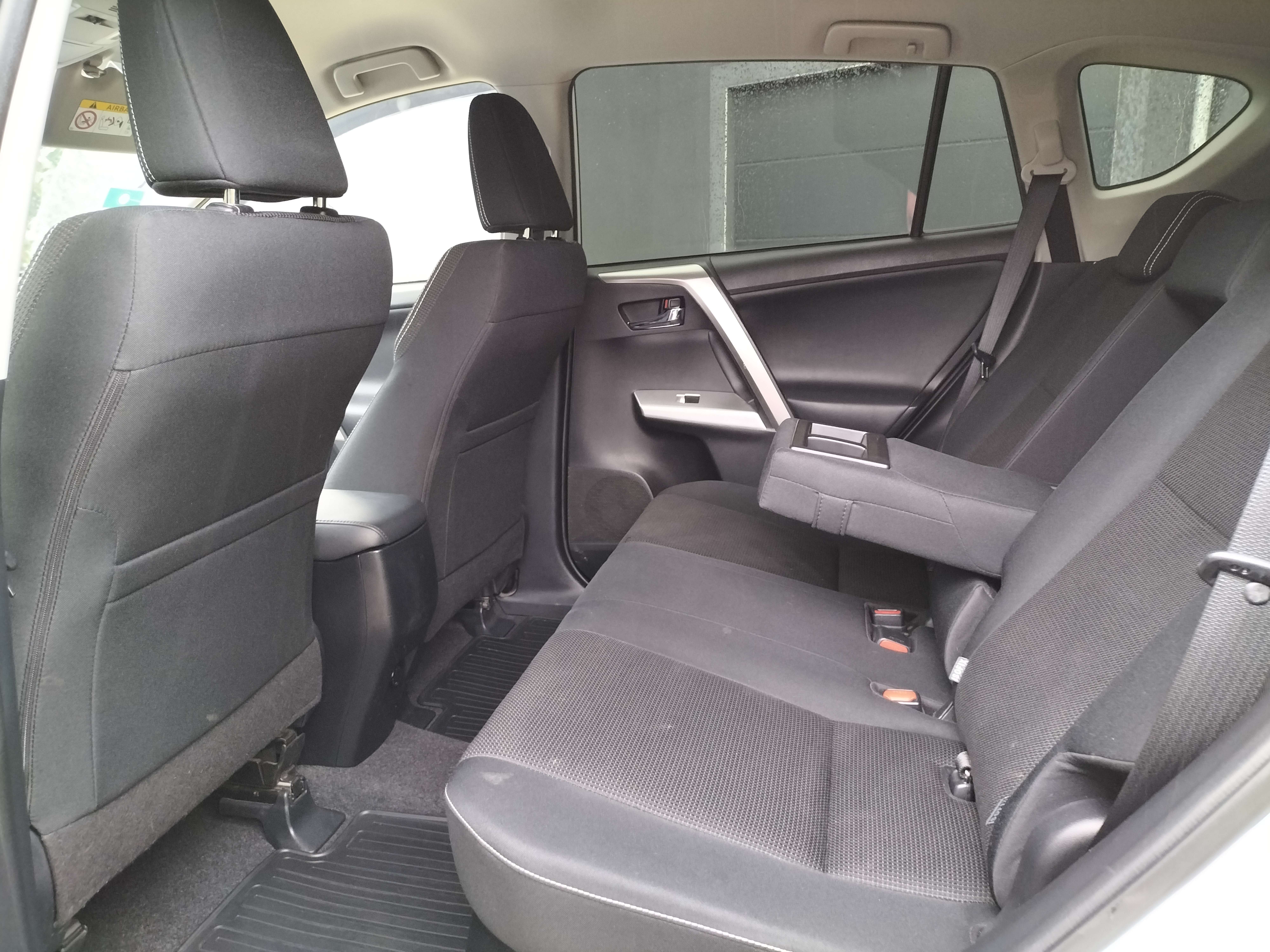 Toyota RAV 4 2.5i 2WD Hybrid - FULL CARNET - Garantie 12 MOIS