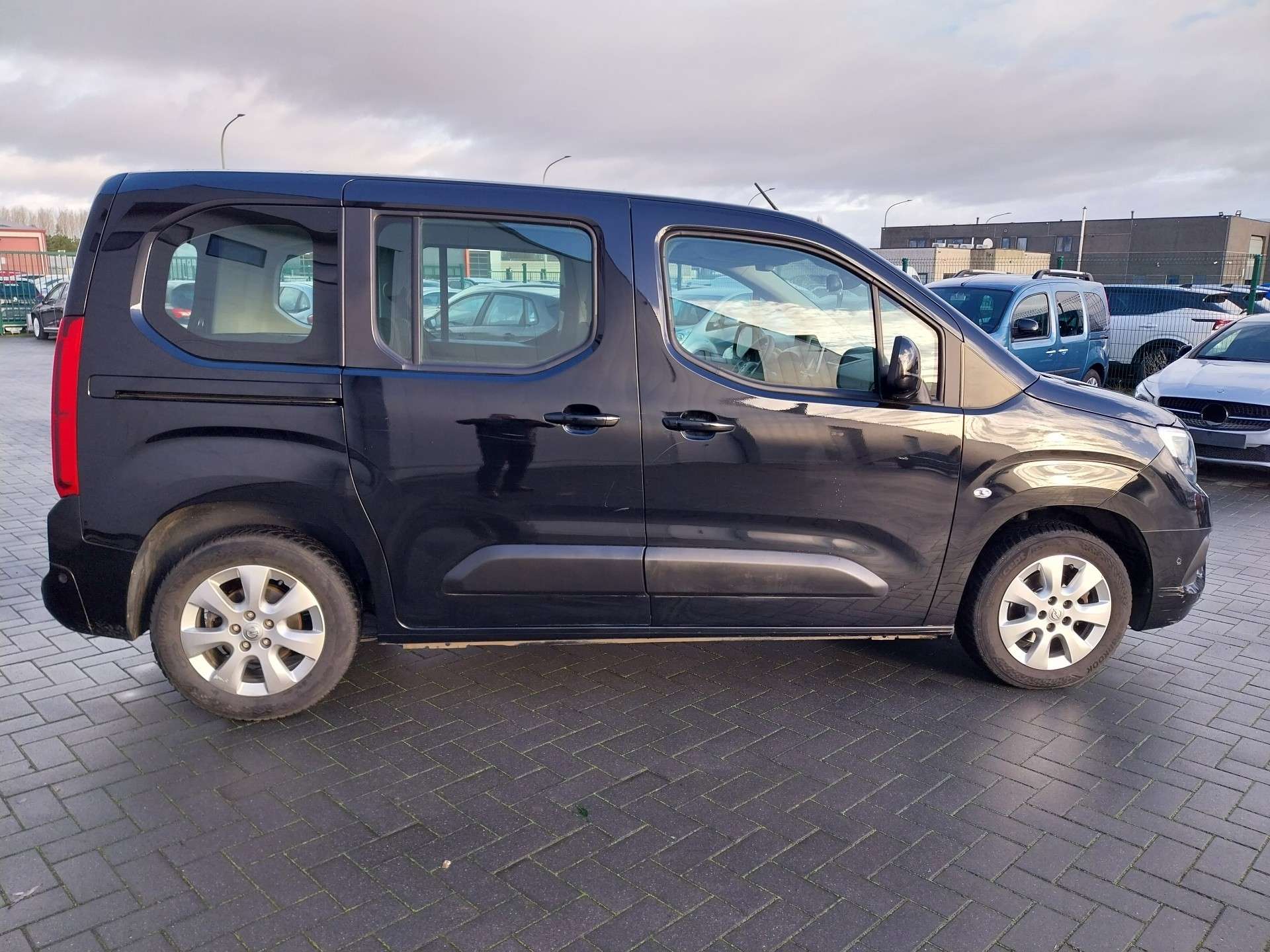 Opel Combo Life 1.2 T  Edition Plus //GPS//CAMERA//ANDROID AUTO//