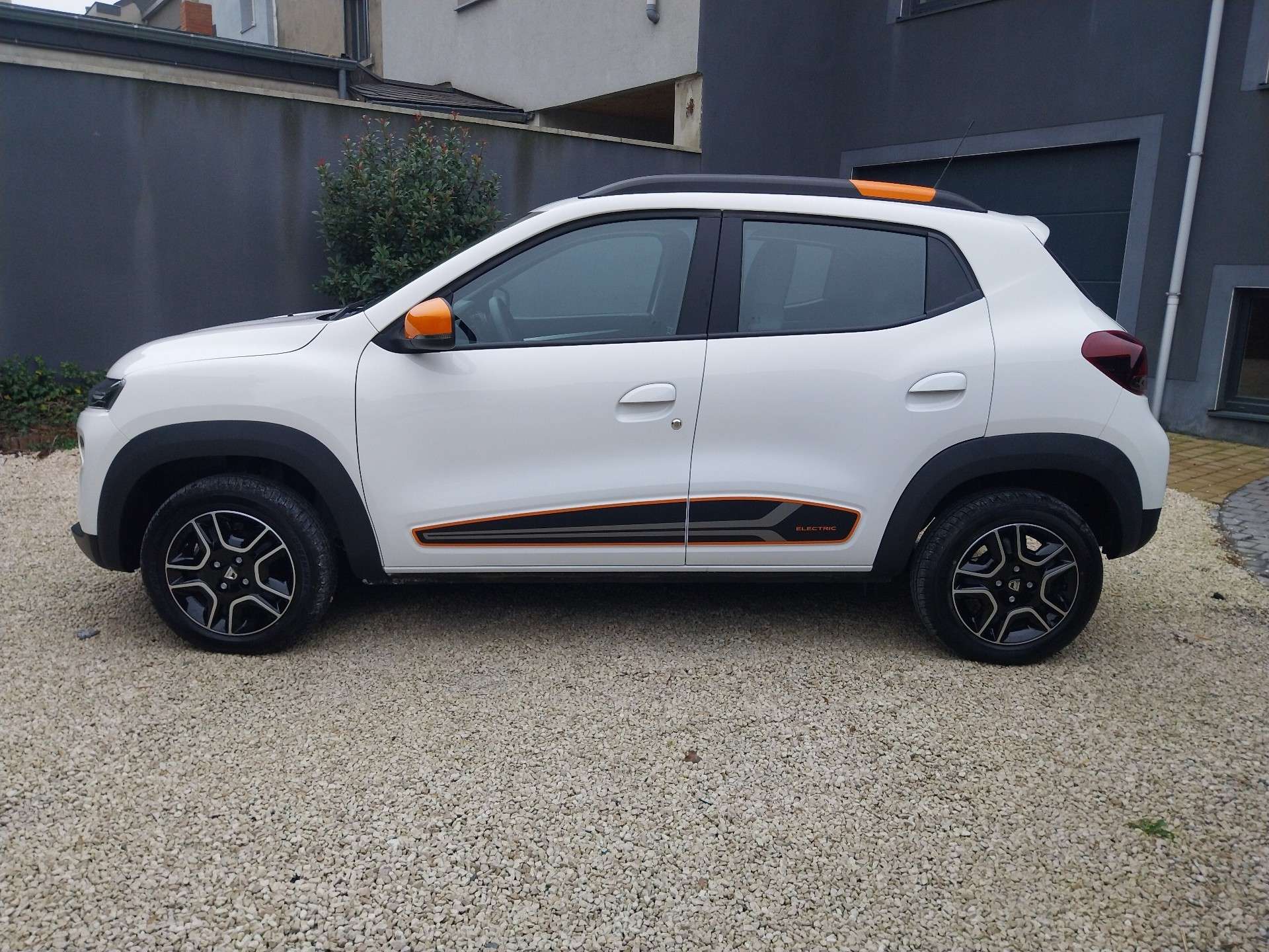 Dacia Spring 27.4 kWh - Citadine Electrique et Economique Faible Kilométrage - Garantie 12 Mois - Idéal Zone LEZ et Ville