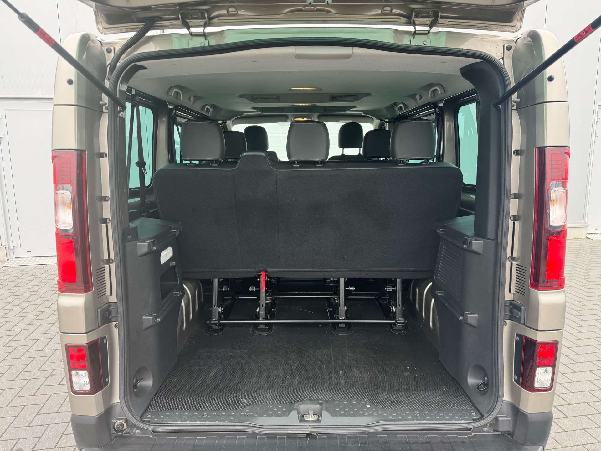 Renault Trafic Passenger 1.6 dCi Energy Twin Turbo Luxe /8 PLACES