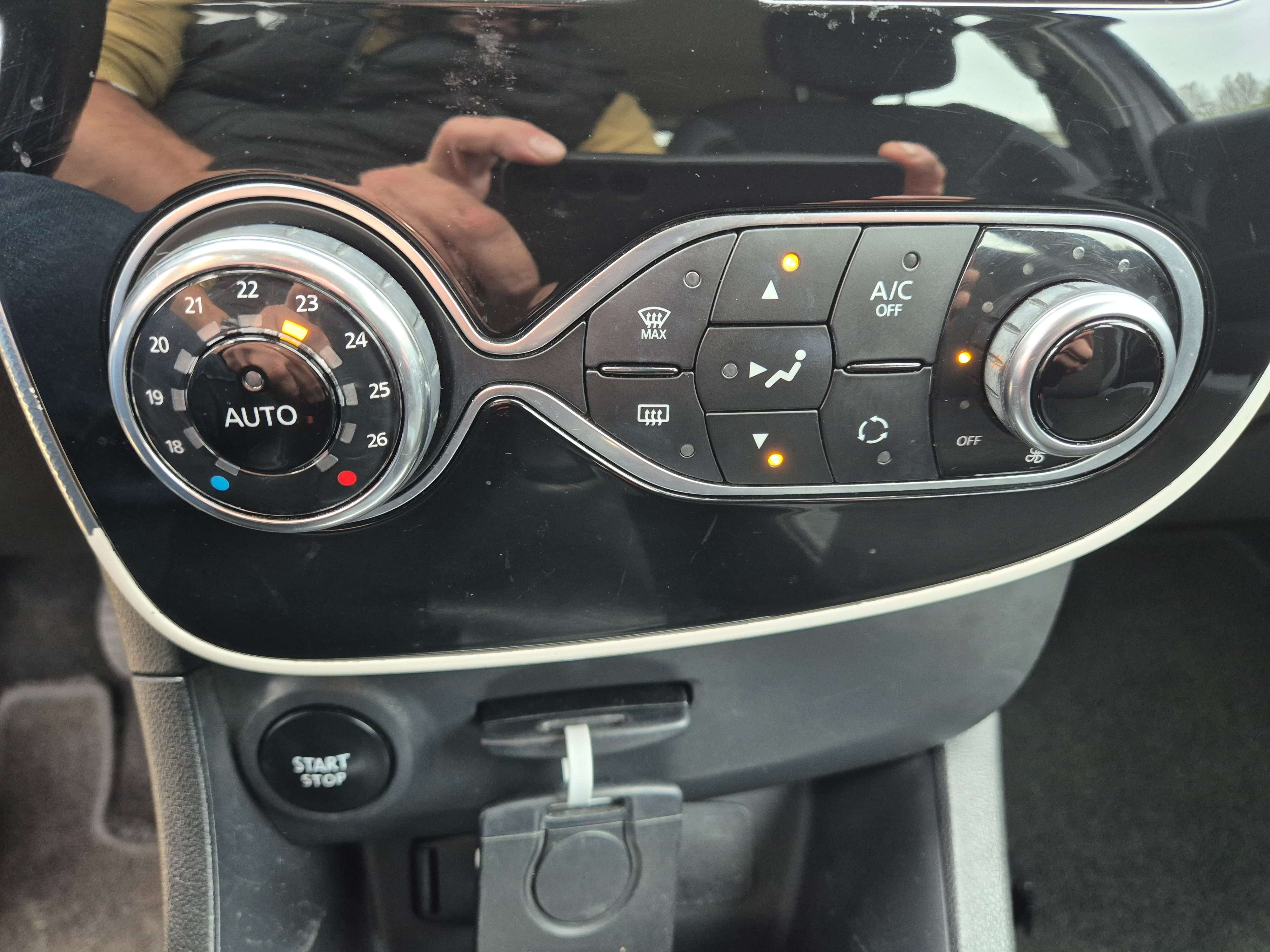 Renault Clio 0.9 TCe Community//CARNET//GPS//CLIM//GARANTIE