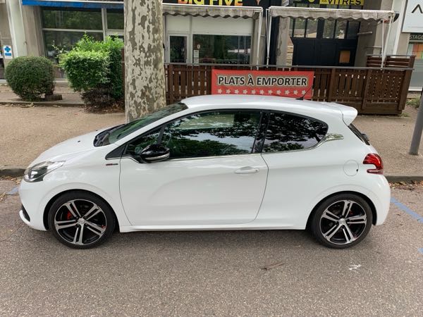 Peugeot 208 (2) 1.2 PURETECH 110 S&amp;S GT LINE 3P