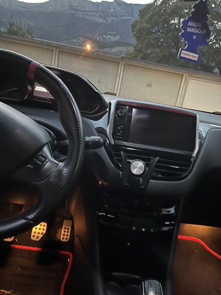 Peugeot 208 (2) 1.2 PURETECH 110 S&amp;S GT LINE 3P
