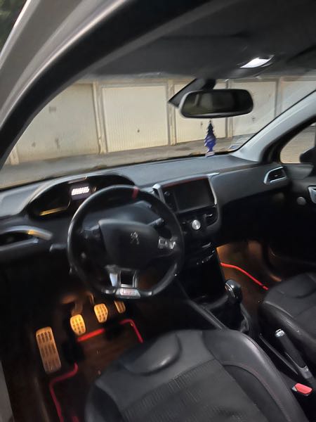 Peugeot 208 (2) 1.2 PURETECH 110 S&amp;S GT LINE 3P