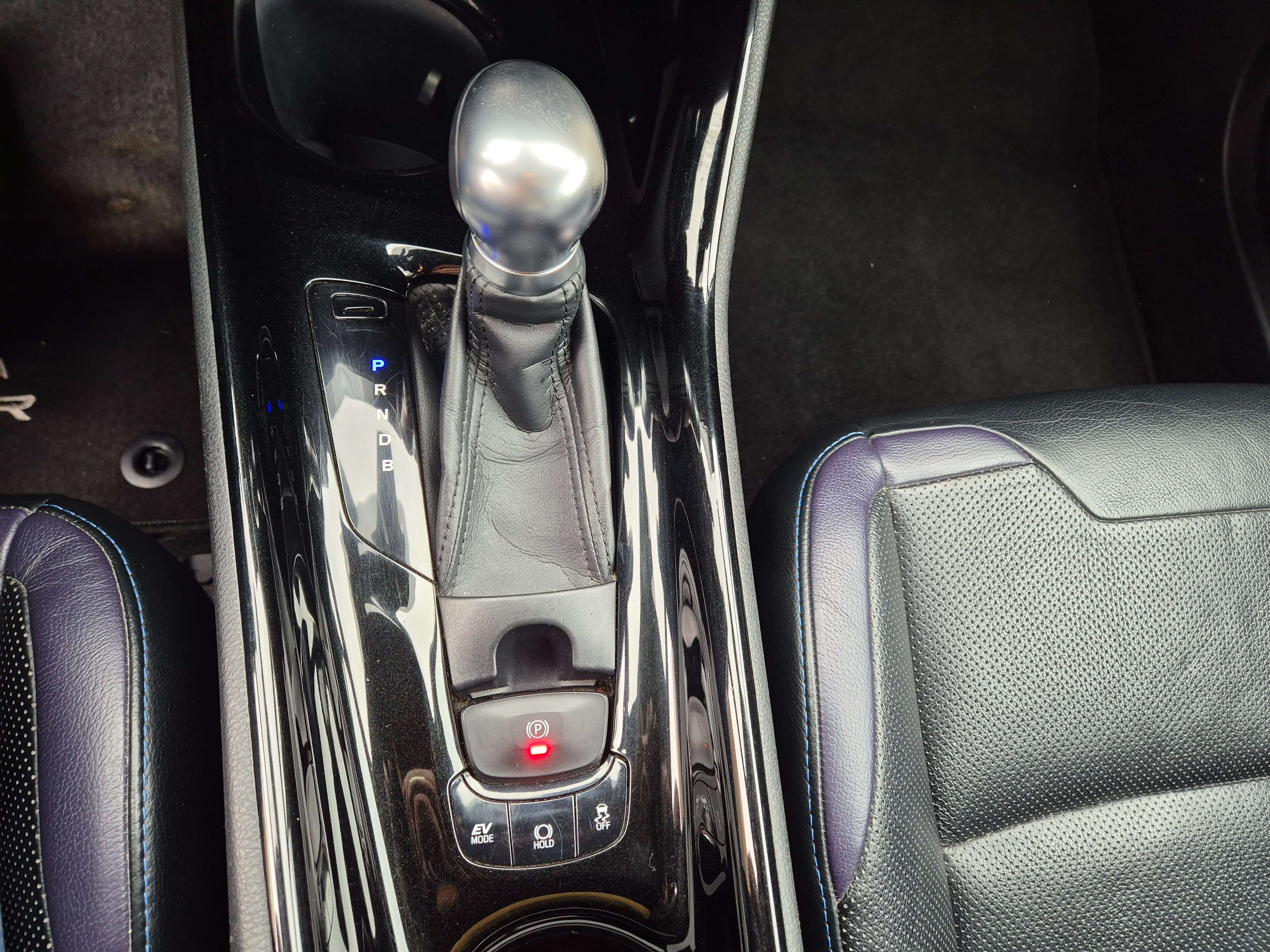 Toyota C-HR 1.8i VVT-i Hybrid C-Ult Launch Edition//GARANTIE