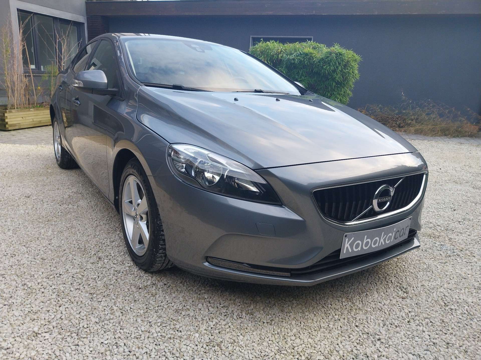 Volvo V40 2.0 D2 Kinetic - Berline Automatique Réputée Fiabilité - Garantie 12 Mois avec Entretien Effectué - Zone LEZ Ok