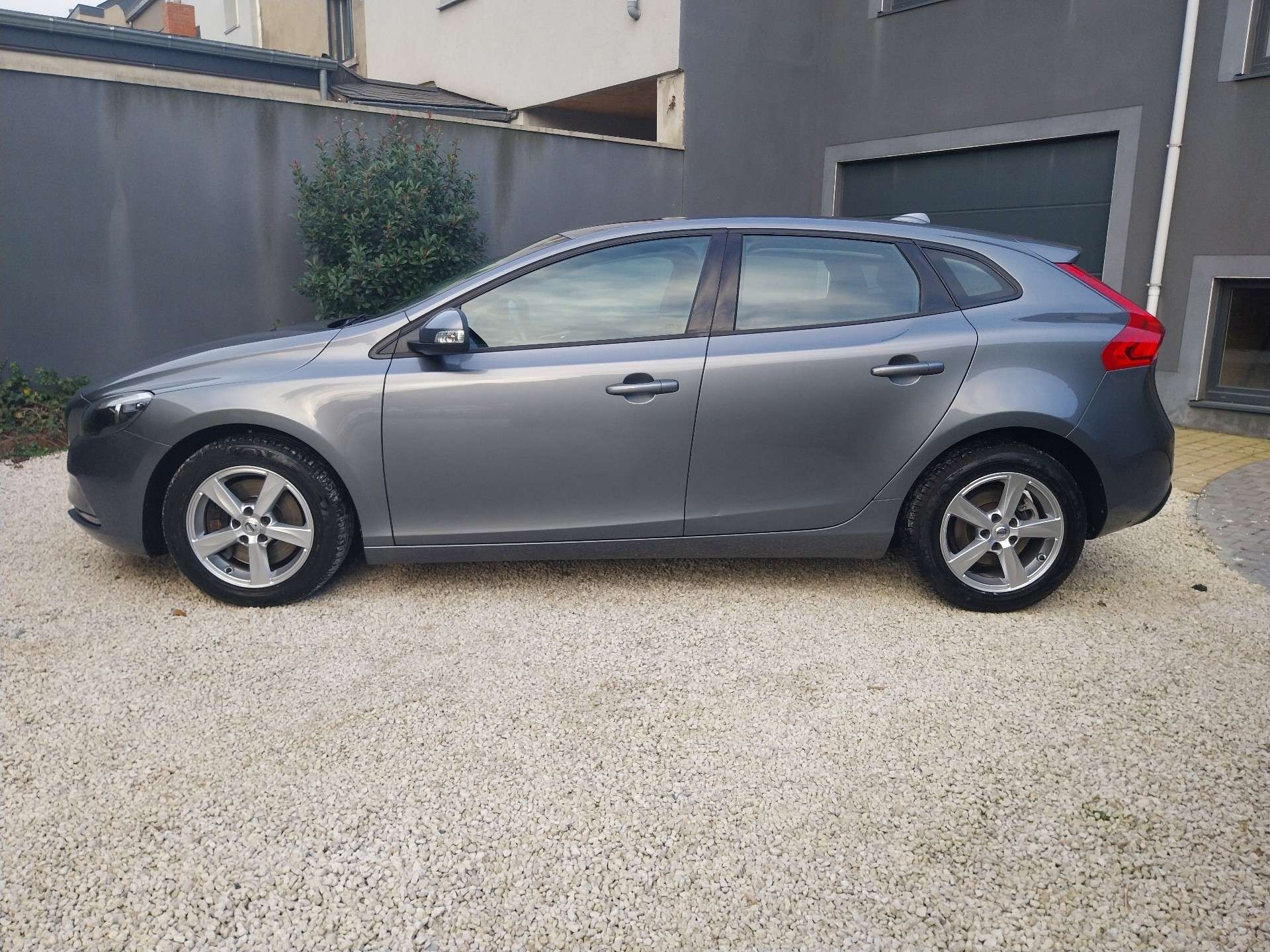 Volvo V40 2.0 D2 Kinetic - Berline Automatique Réputée Fiabilité - Garantie 12 Mois avec Entretien Effectué - Zone LEZ Ok