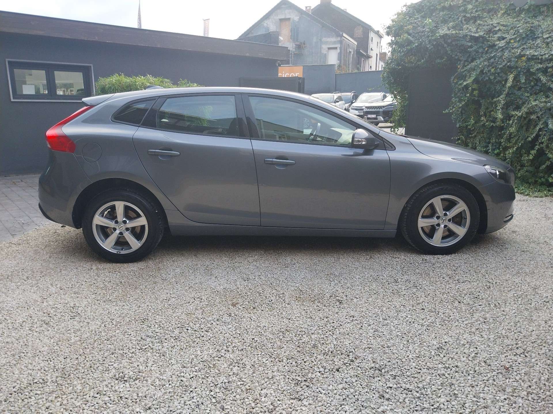 Volvo V40 2.0 D2 Kinetic - Berline Automatique Réputée Fiabilité - Garantie 12 Mois avec Entretien Effectué - Zone LEZ Ok