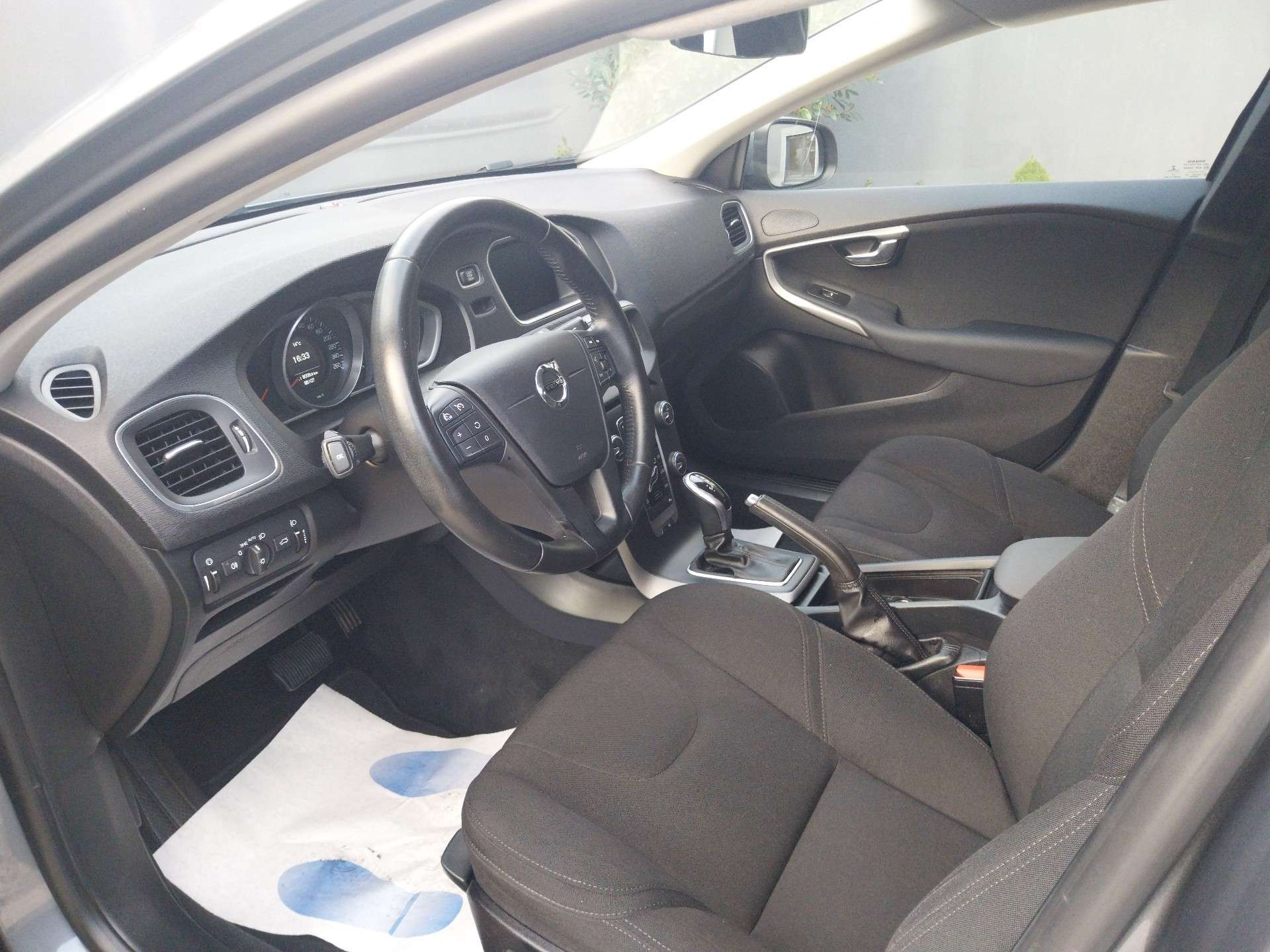 Volvo V40 2.0 D2 Kinetic - Berline Automatique Réputée Fiabilité - Garantie 12 Mois avec Entretien Effectué - Zone LEZ Ok