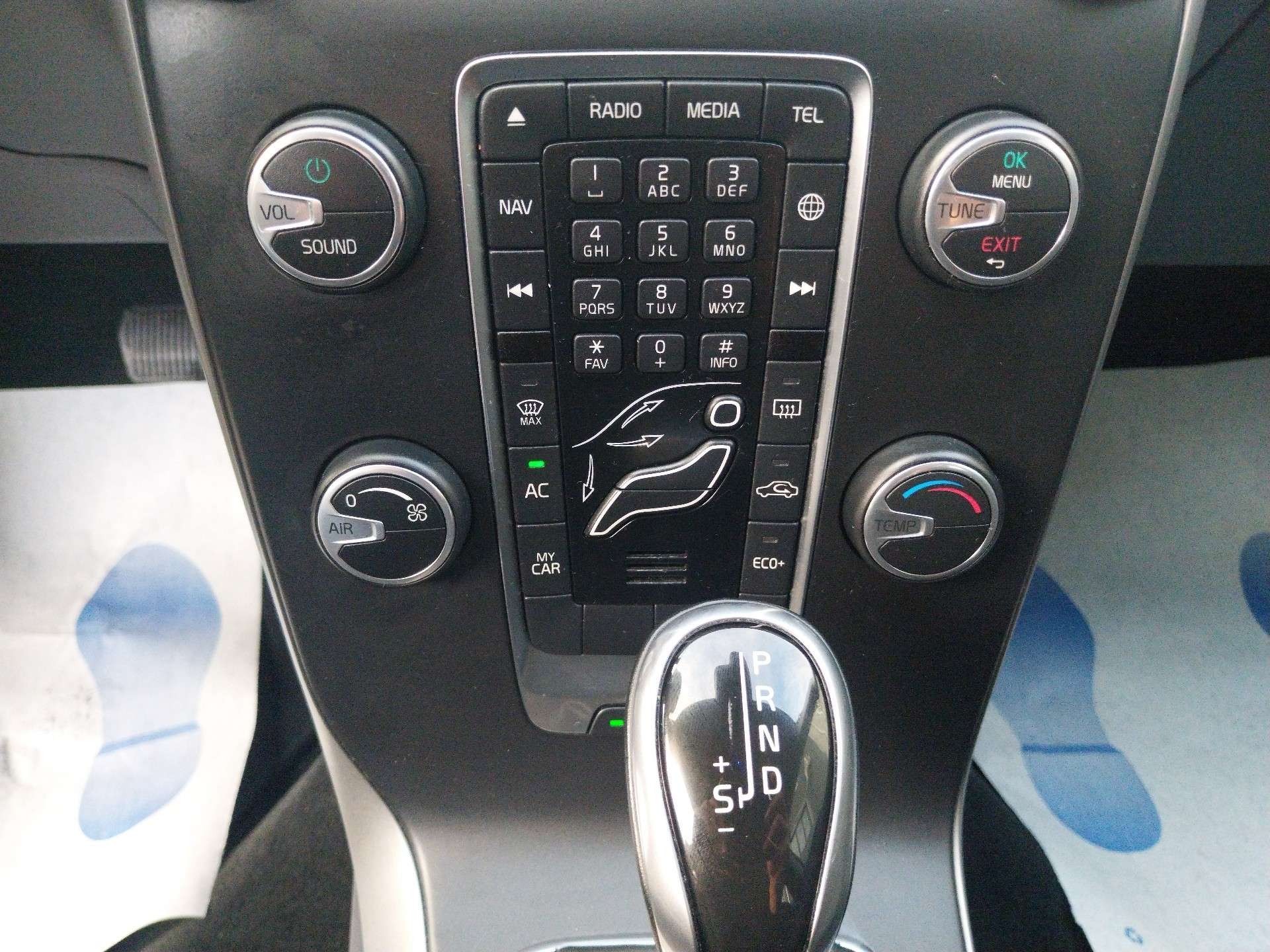 Volvo V40 2.0 D2 Kinetic - Berline Automatique Réputée Fiabilité - Garantie 12 Mois avec Entretien Effectué - Zone LEZ Ok