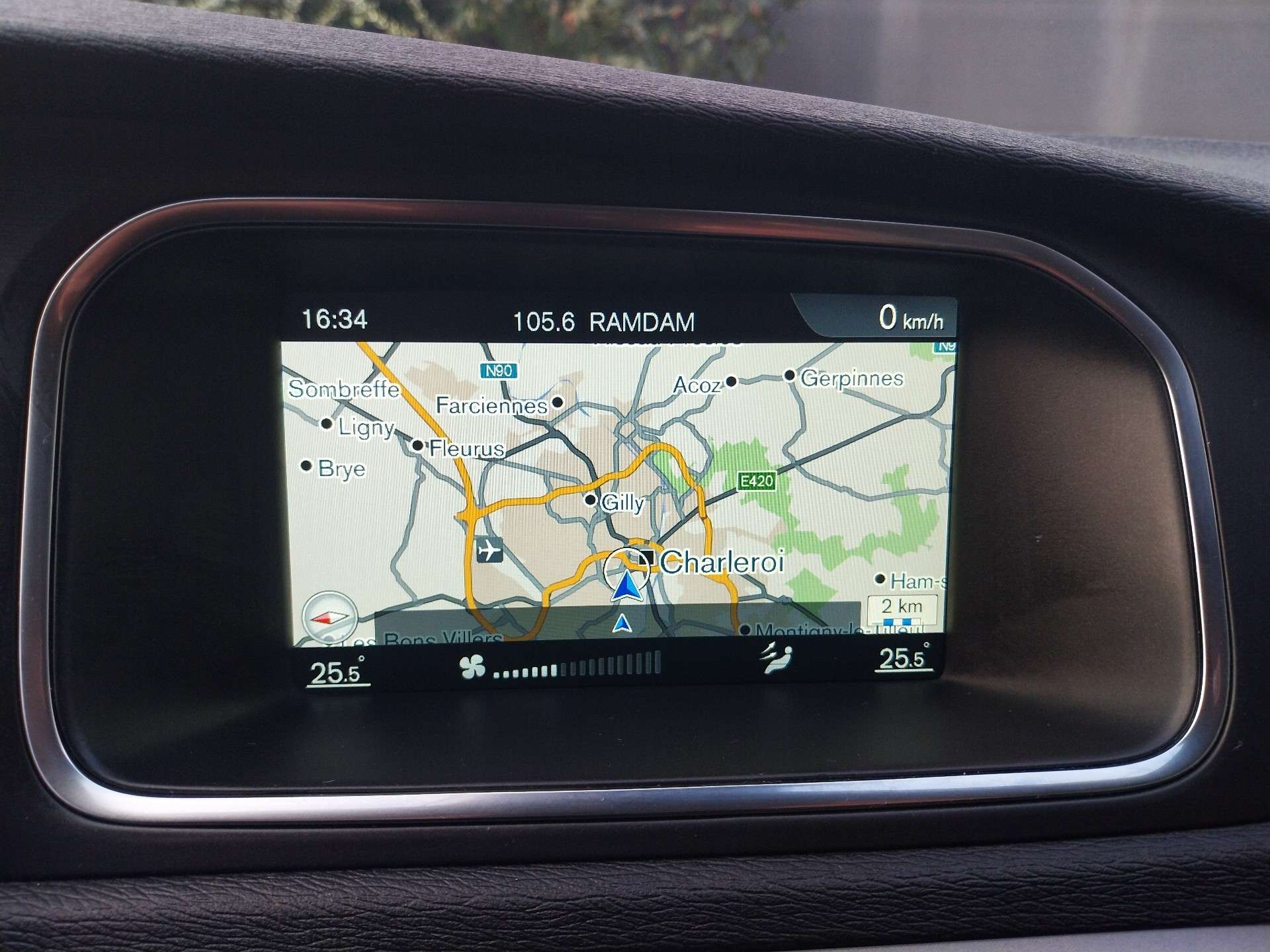 Volvo V40 2.0 D2 Kinetic - Berline Automatique Réputée Fiabilité - Garantie 12 Mois avec Entretien Effectué - Zone LEZ Ok