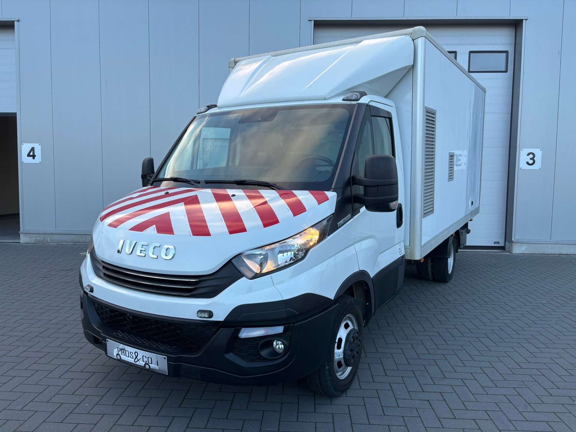 Iveco Daily CAISSE / BOITE AUTO / CLIM / TVA RECUPERABLE