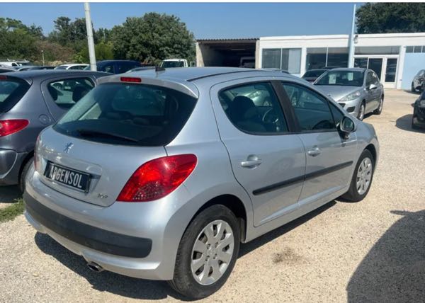 Peugeot 207 1.6 HDI 90 PREMIUM