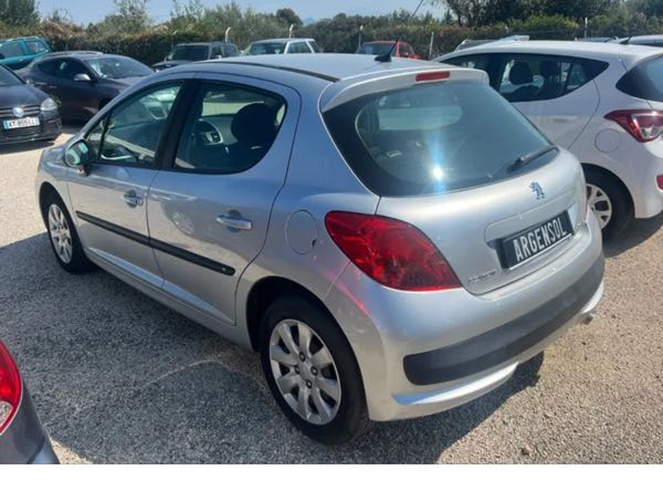 Peugeot 207 1.6 HDI 90 PREMIUM