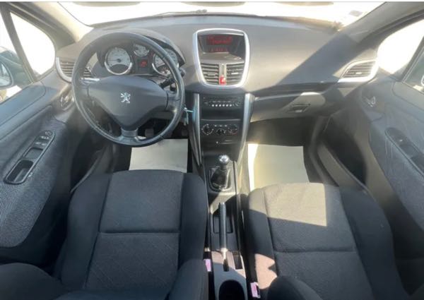 Peugeot 207 1.6 HDI 90 PREMIUM