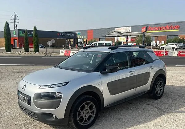Used Citroen C4 CACTUS 1.6 BlueHDI 100 Feel Edition, 2016 Model - France -  CarToBike