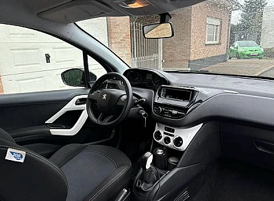 Peugeot 208 (2) 1.2 PURETECH 110 S&amp;S ALLURE 3P