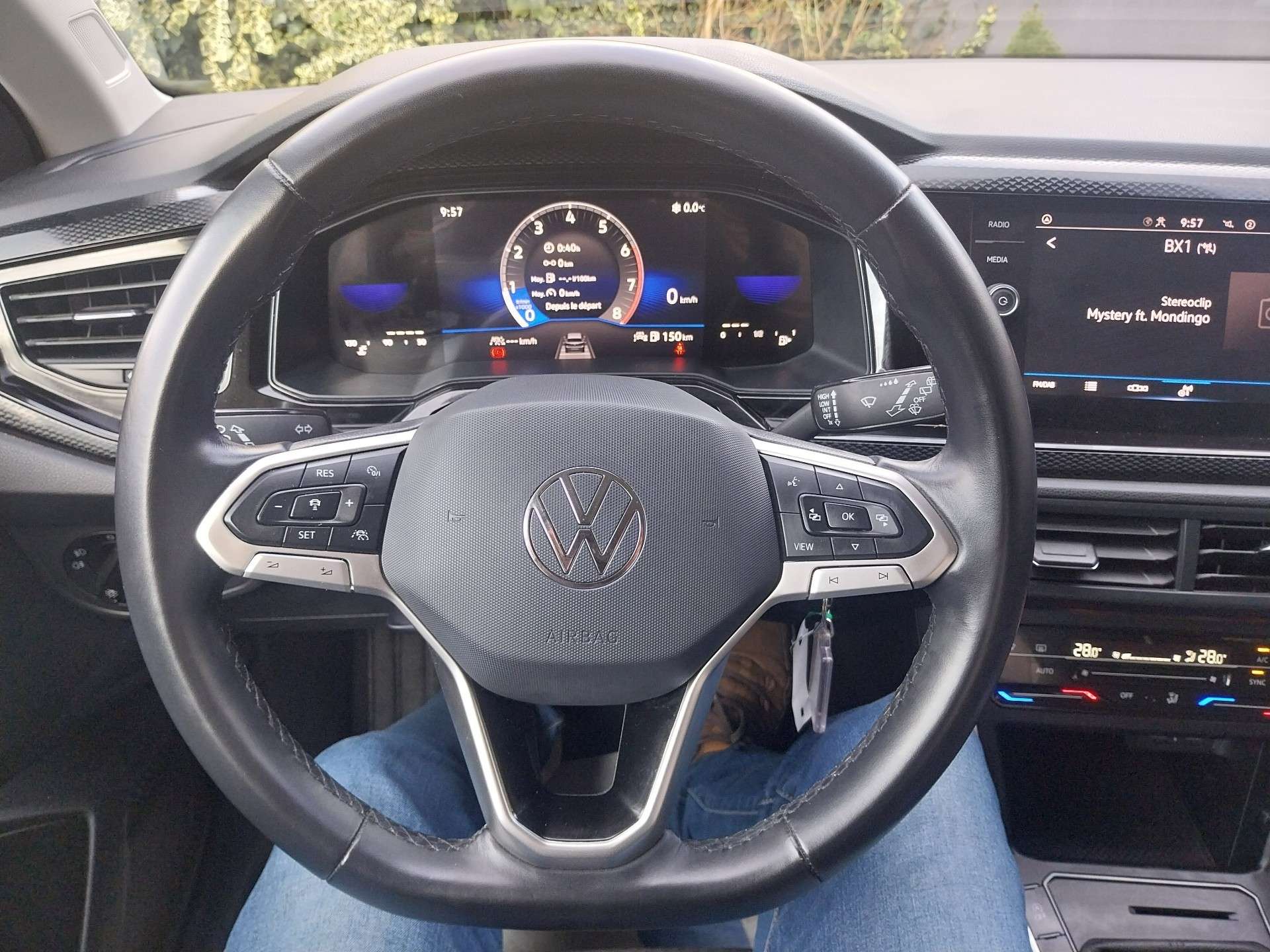 Volkswagen Taigo 1.0 TSI Life - Crossover Premium Faible KM - Garantie 12 Mois avec Entretien Effectué - Dispo Rapide - Zone LEZ 12/2034
