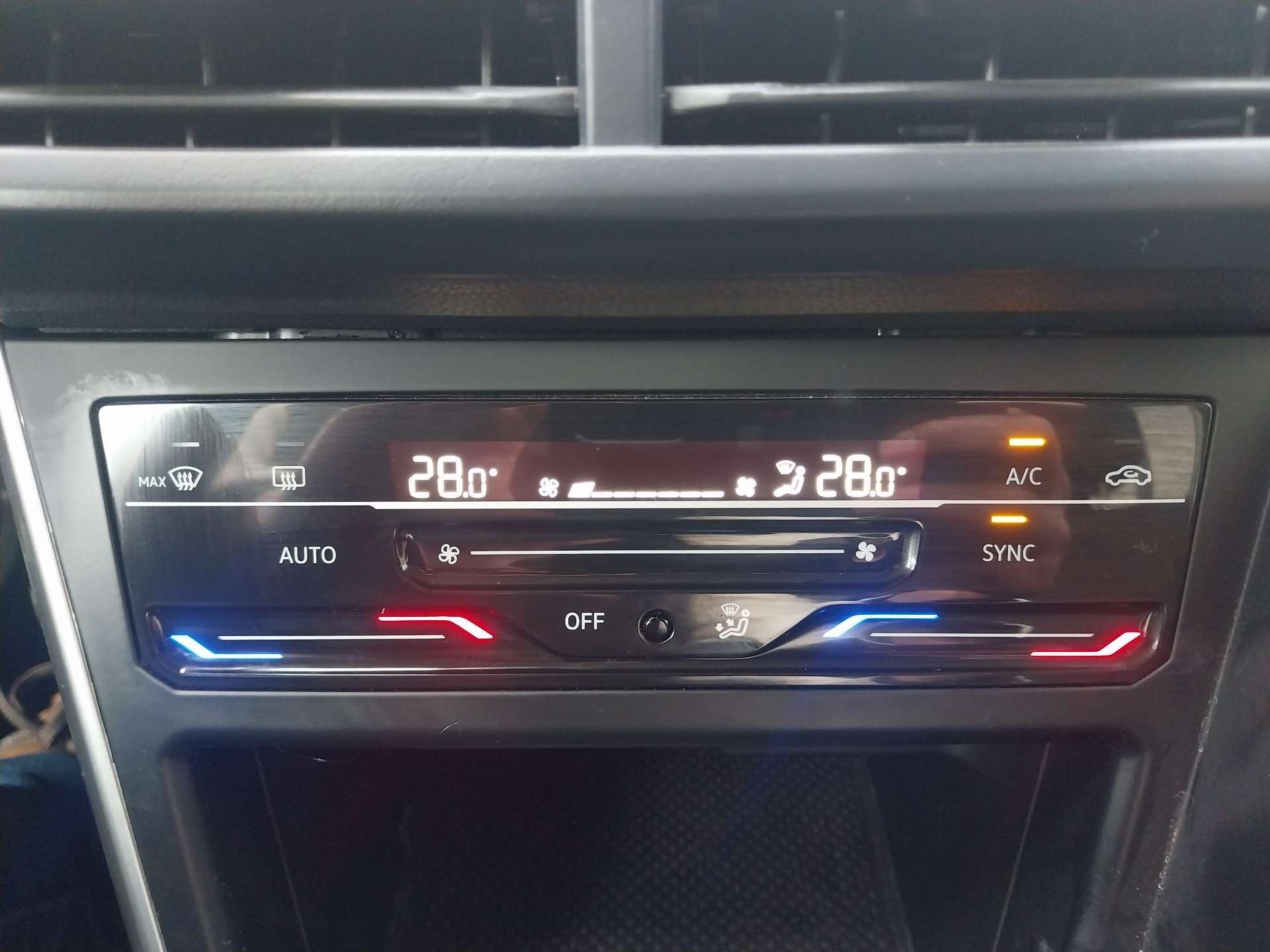 Volkswagen Taigo 1.0 TSI Life - Crossover Premium Faible KM - Garantie 12 Mois avec Entretien Effectué - Dispo Rapide - Zone LEZ 12/2034