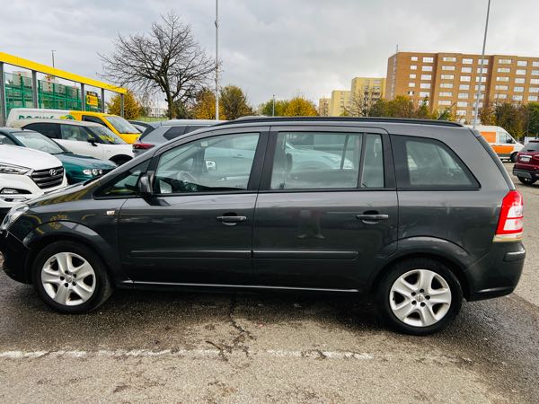 Opel Zafira très probe roule bien