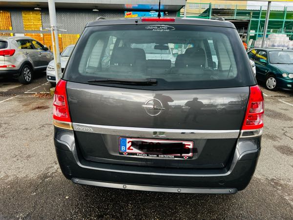Opel Zafira très probe roule bien