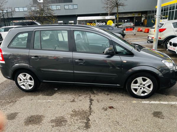 Opel Zafira très probe roule bien