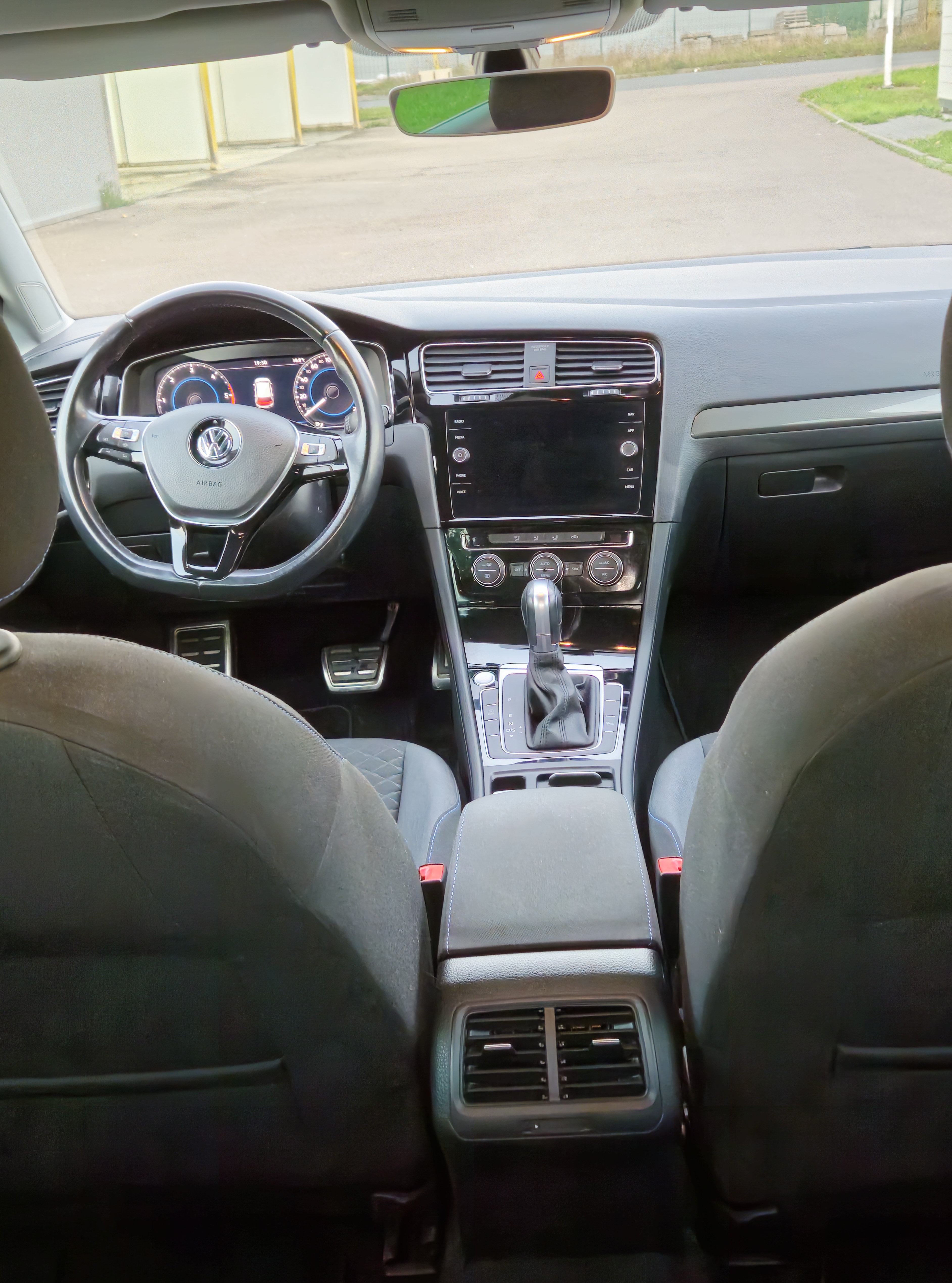 Volkswagen Golf VII (2) 1.6 TDI 115 IQ.DRIVE DSG7 5P