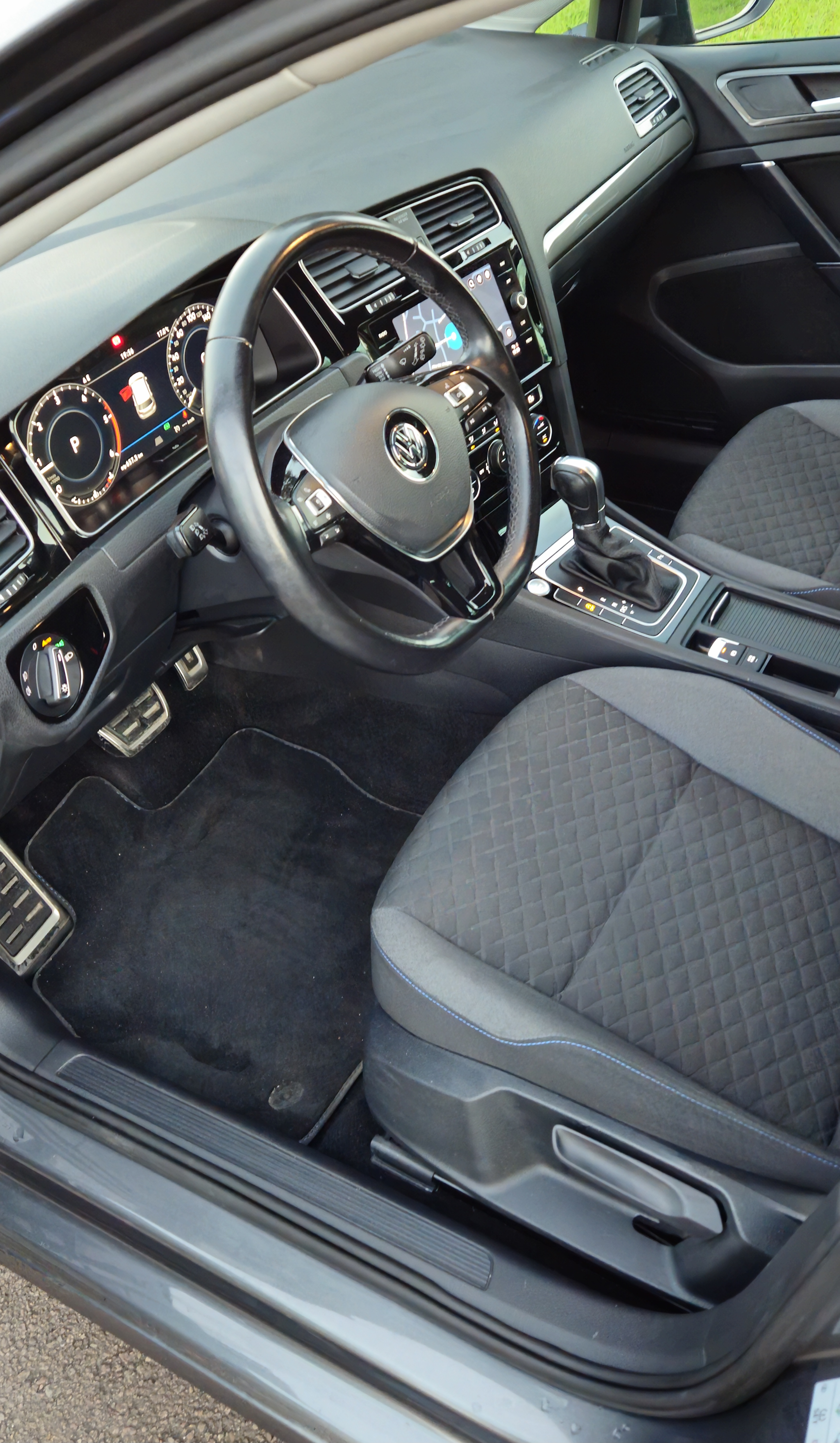 Volkswagen Golf VII (2) 1.6 TDI 115 IQ.DRIVE DSG7 5P
