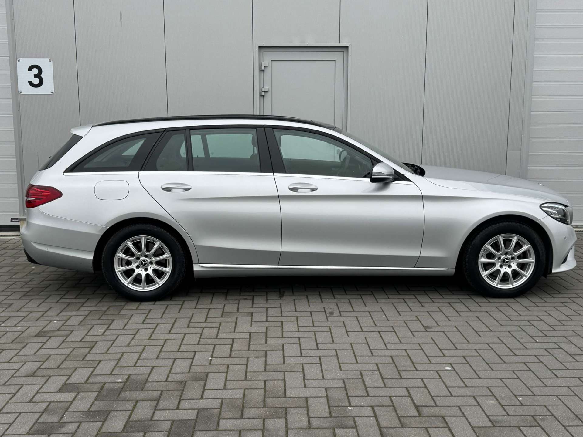 Mercedes-Benz C 180 Business Solution //  TOIT OUVRANT // 1 ER MAIN