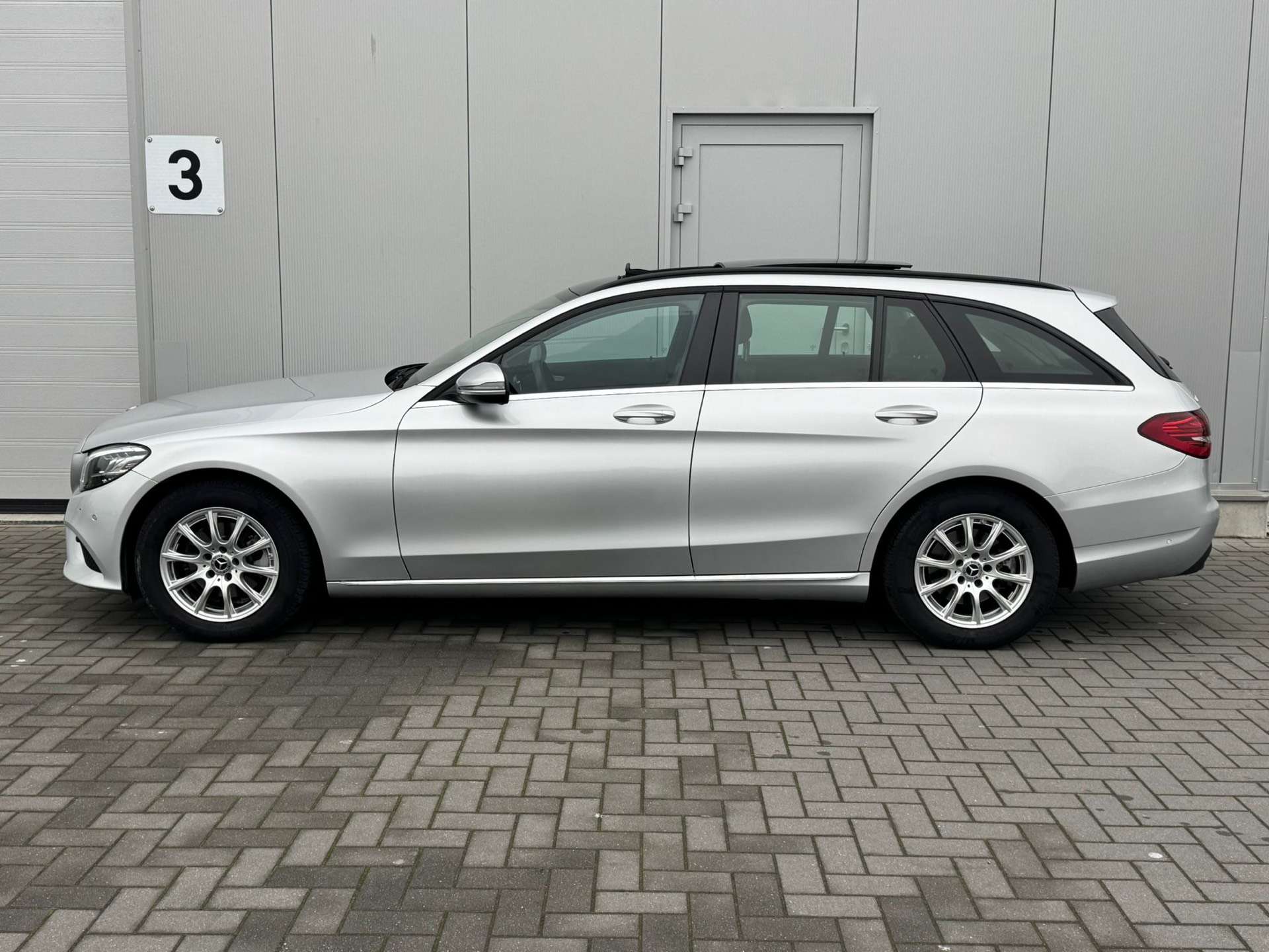 Mercedes-Benz C 180 Business Solution //  TOIT OUVRANT // 1 ER MAIN
