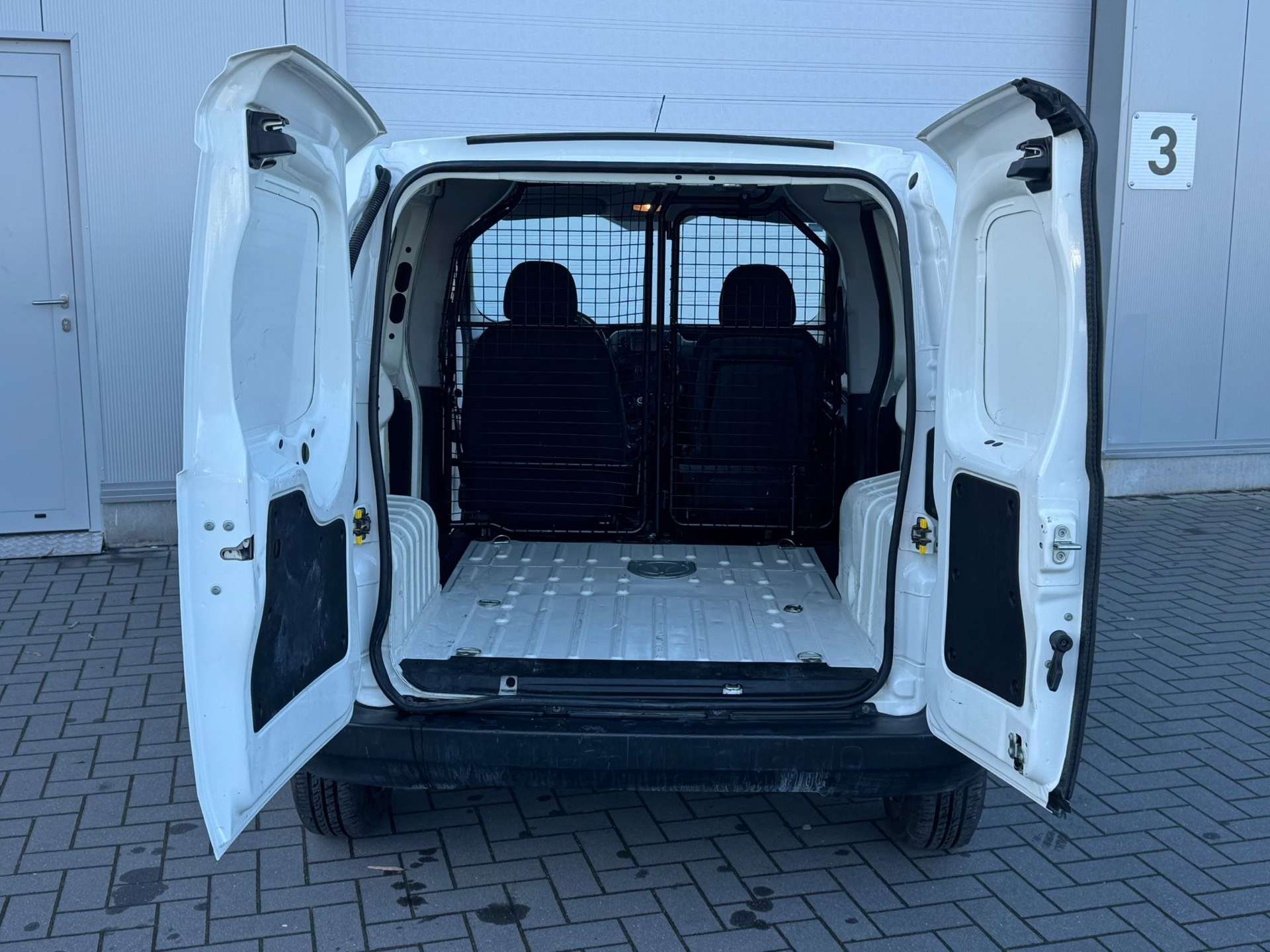 Fiat Fiorino // GPS // CLIM // TVA RECUPERABLE // PORTE LATERAL