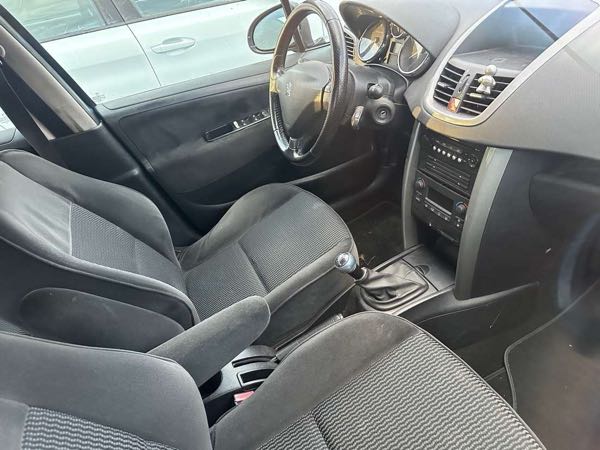 Peugeot 207 1.6 HDI 16V 90 EXECUTIVE 5P