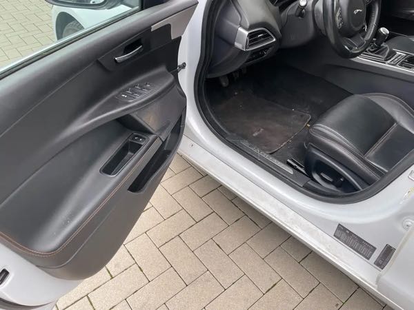 Jaguar Xe 2.0 D*PROBLEME MOTEUR*TVA*TOIT OUVRANT*