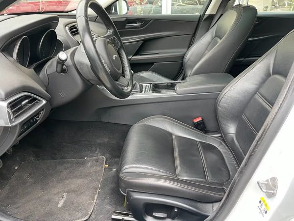 Jaguar Xe 2.0 D*PROBLEME MOTEUR*TVA*TOIT OUVRANT*
